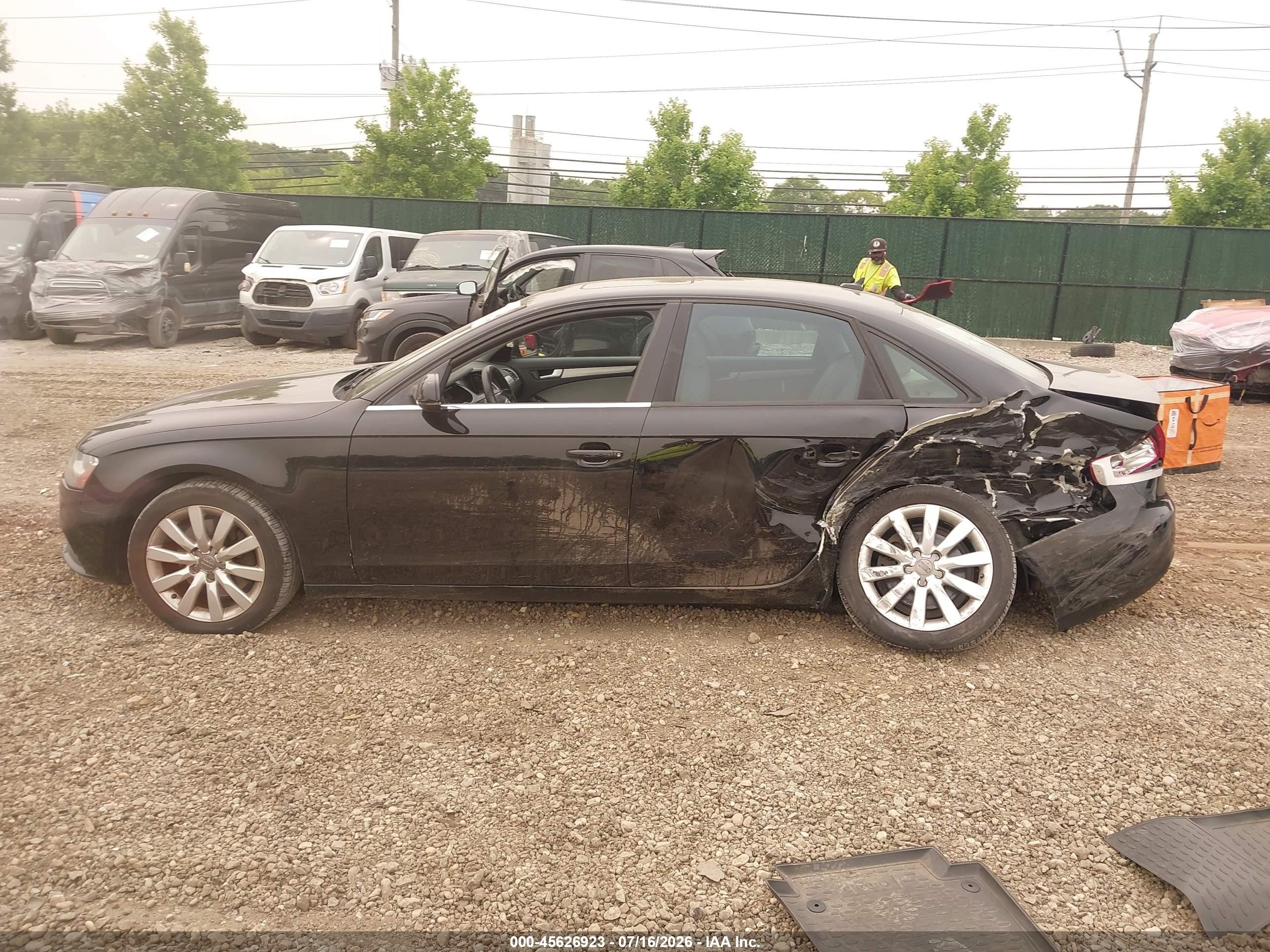 2013 Audi A4 2.0t Premium White vin: WAUBFAFL8DN032683