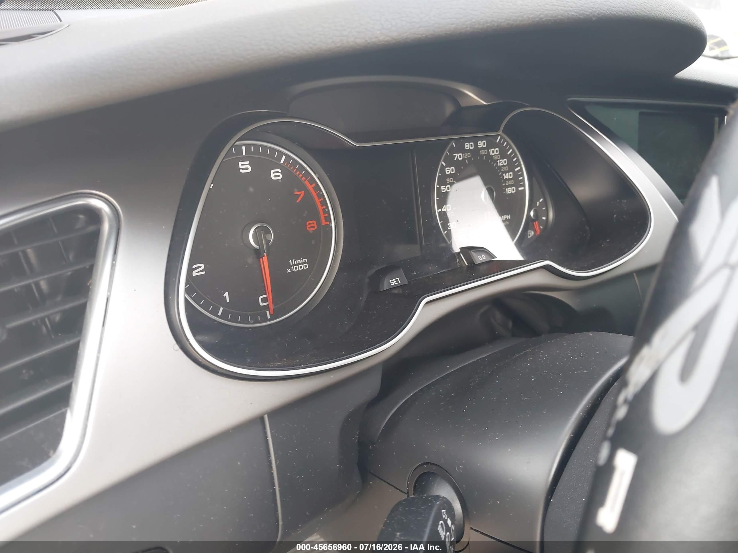 2013 Audi A4 2.0t Premium White vin: WAUBFAFL8DN038970