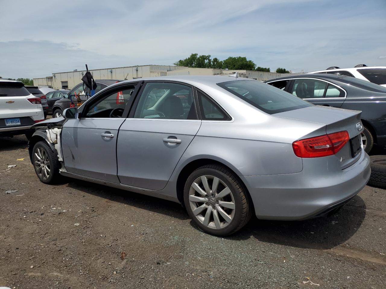 2015 Audi A4 Premium Серебряный vin: WAUBFAFL8FN016180