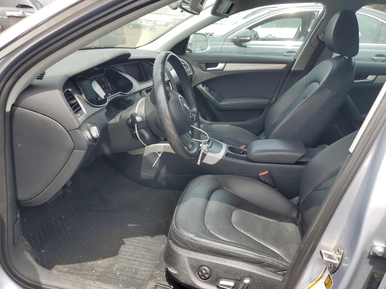 2015 Audi A4 Premium Серебряный vin: WAUBFAFL8FN016180