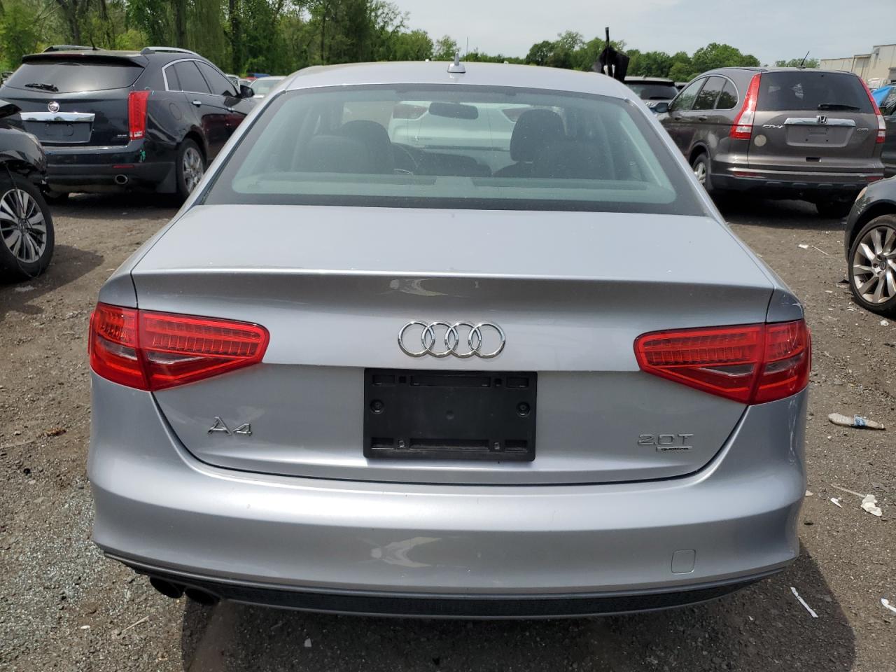 2015 Audi A4 Premium Серебряный vin: WAUBFAFL8FN016180