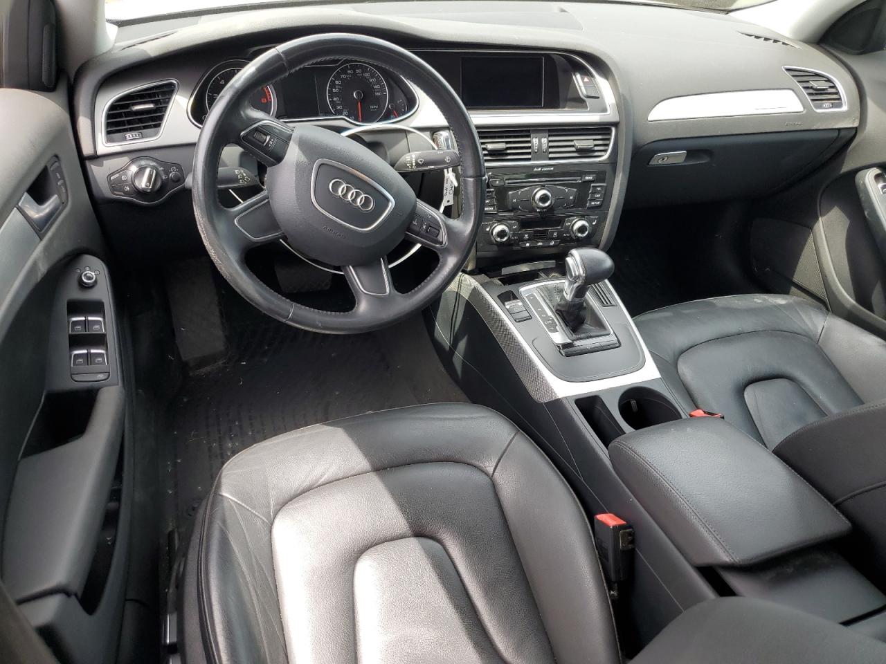 2015 Audi A4 Premium Серебряный vin: WAUBFAFL8FN016180