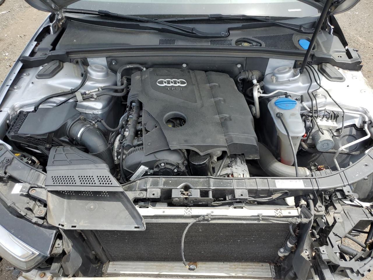 2015 Audi A4 Premium Серебряный vin: WAUBFAFL8FN016180