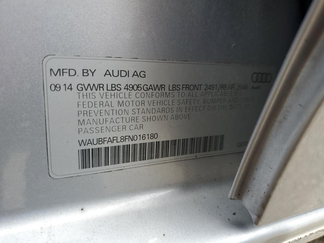 2015 Audi A4 Premium Серебряный vin: WAUBFAFL8FN016180