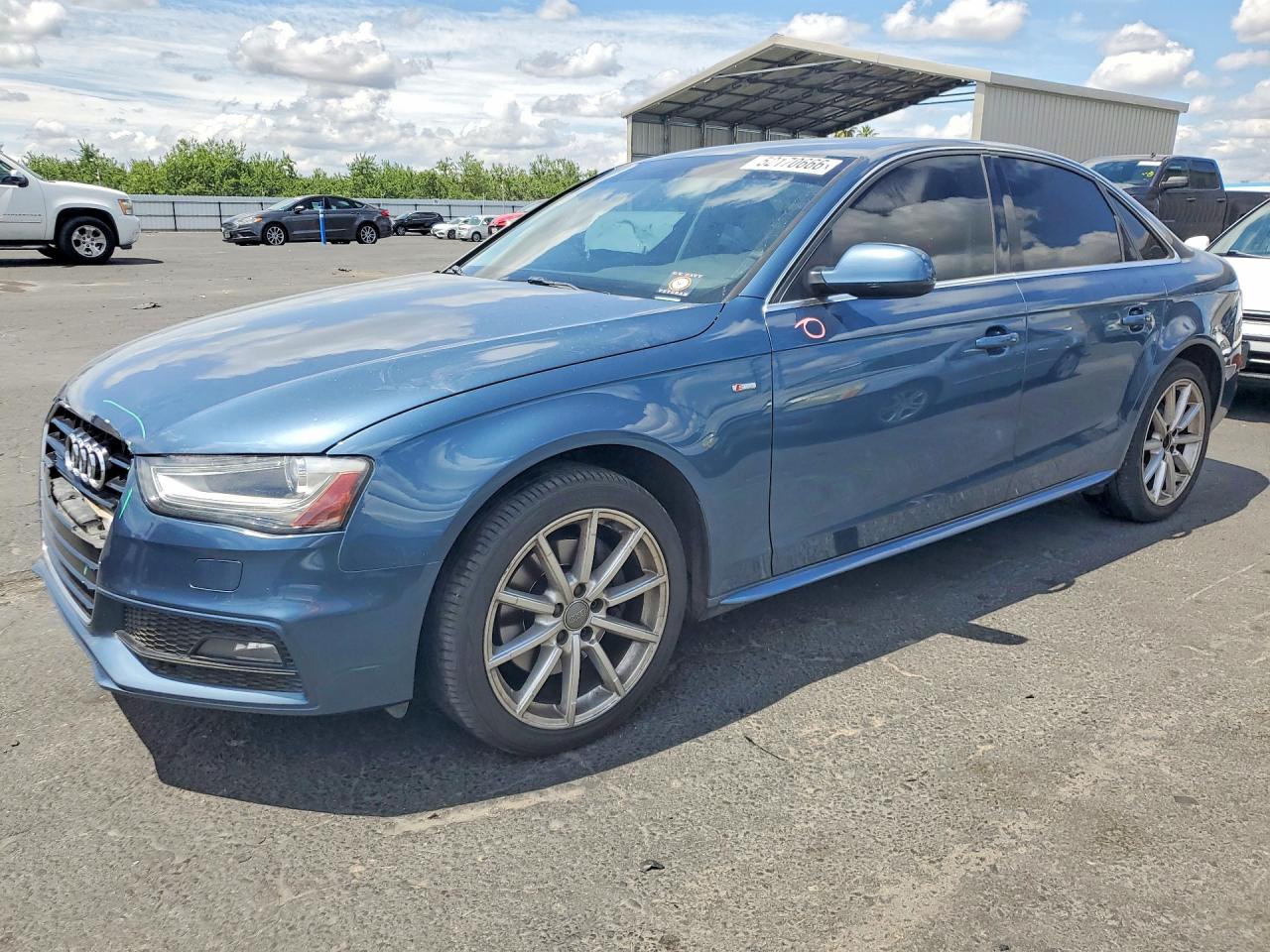 2015 Audi A4 Premium Синий vin: WAUBFAFL8FN017104