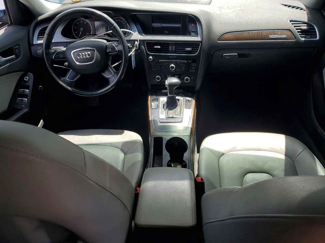 2015 Audi A4 Premium Синий vin: WAUBFAFL8FN017104