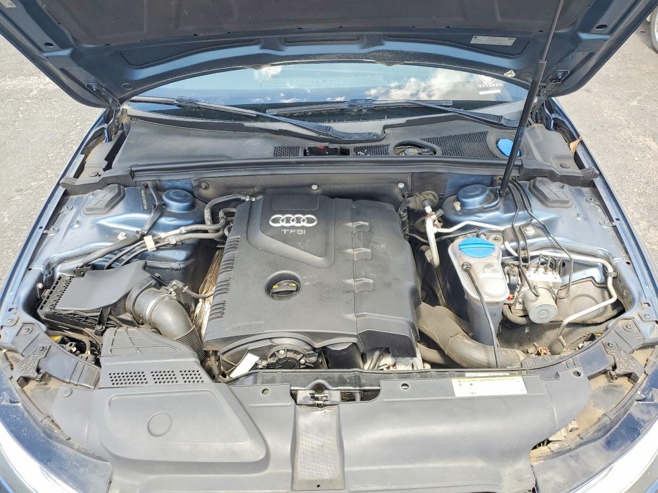 2015 Audi A4 Premium Синий vin: WAUBFAFL8FN017104