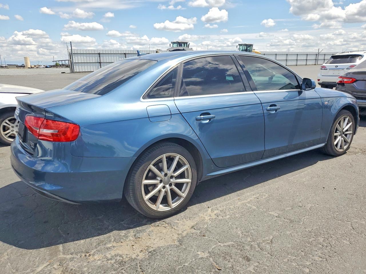 2015 Audi A4 Premium Синий vin: WAUBFAFL8FN017104