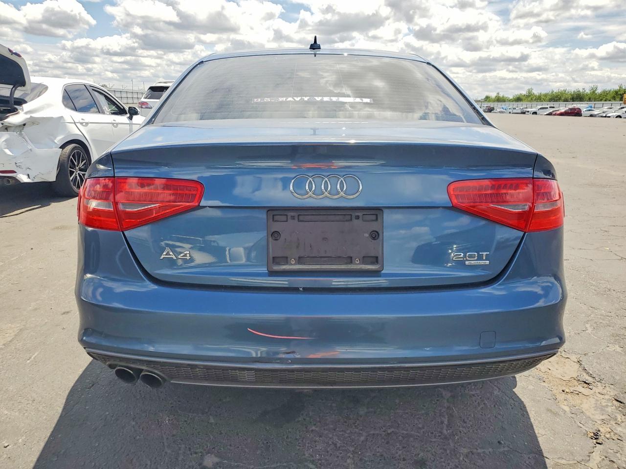 2015 Audi A4 Premium Синий vin: WAUBFAFL8FN017104