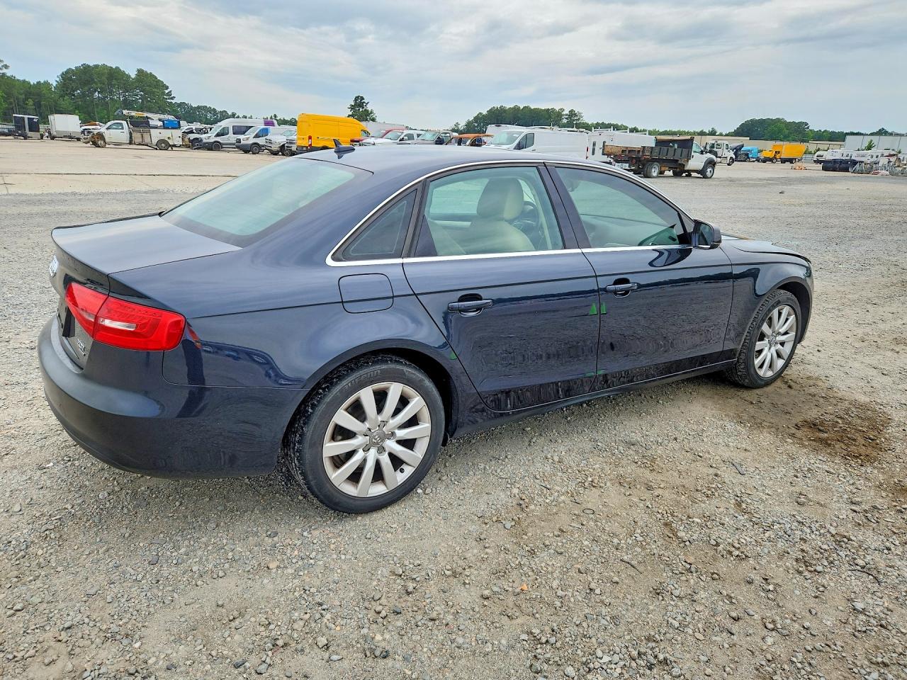2013 Audi A4 Premium Черный vin: WAUBFAFL9DN025550