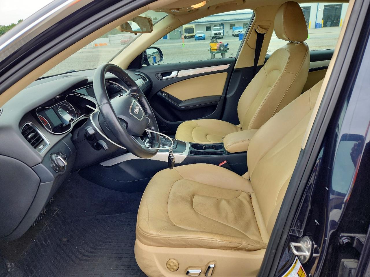 2013 Audi A4 Premium Черный vin: WAUBFAFL9DN025550