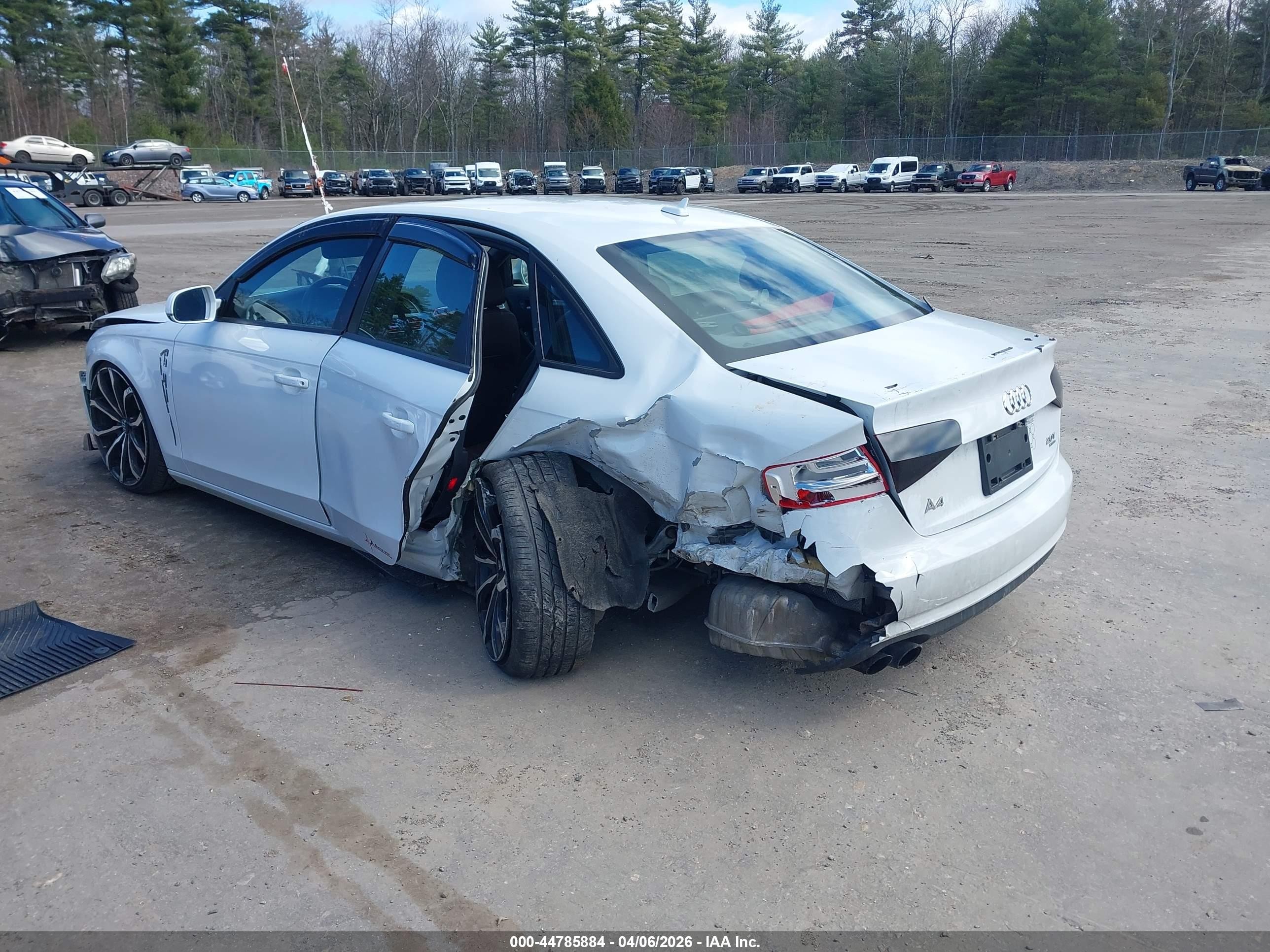2013 Audi A4 2.0t Premium White vin: WAUBFAFL9DN038802