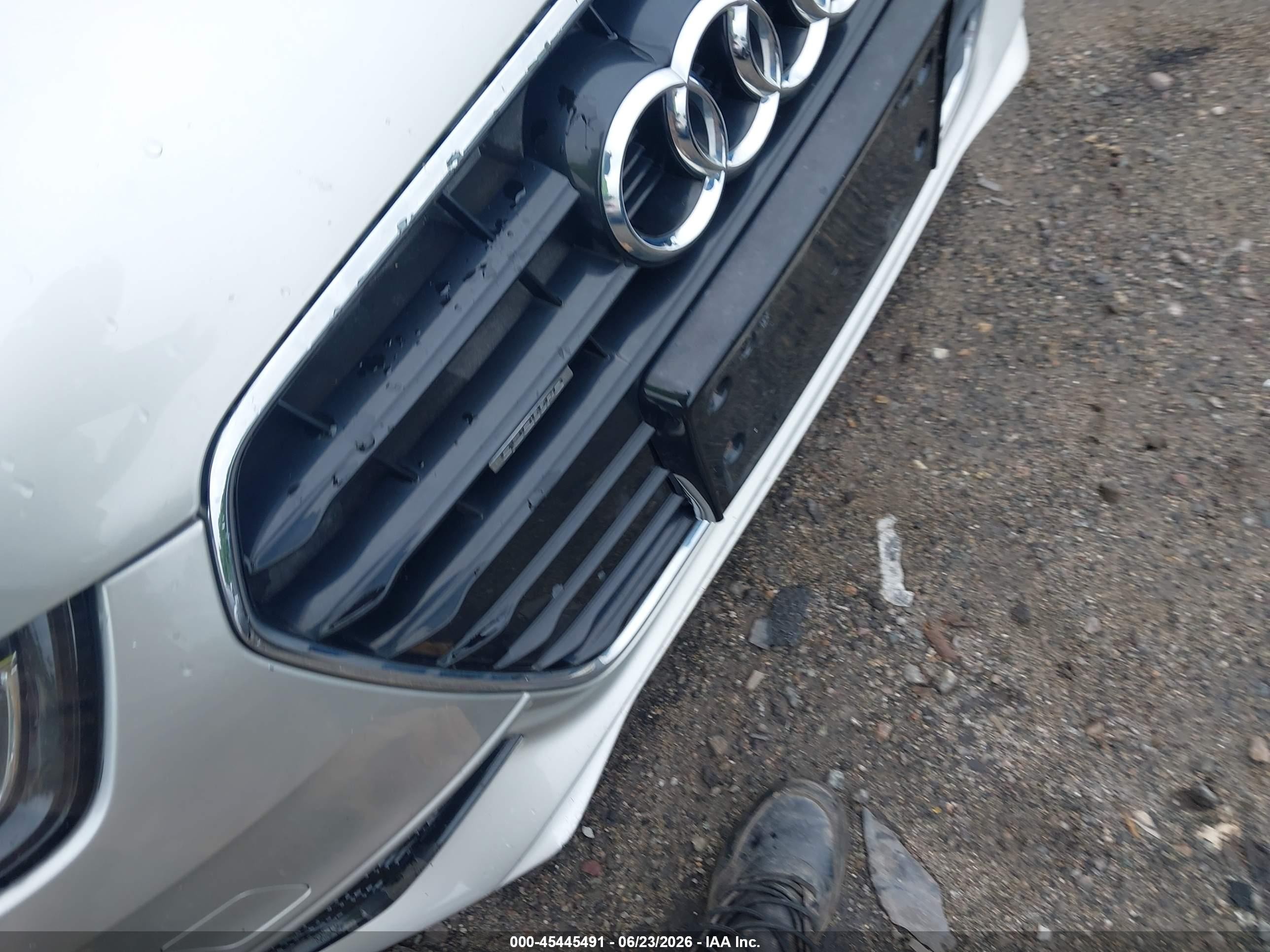 2015 Audi A4 2.0t Premium Champagne vin: WAUBFAFL9FN032680