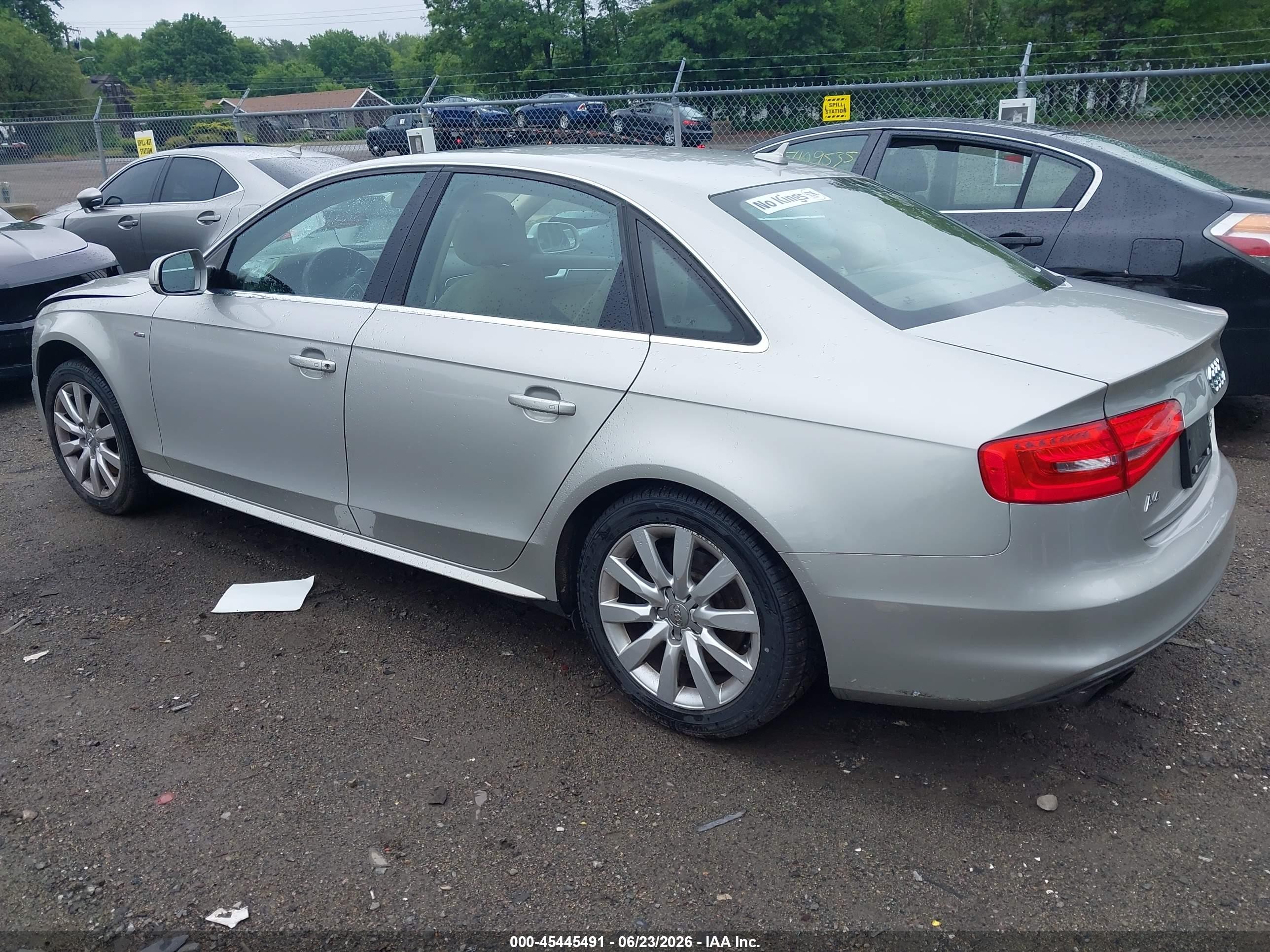 2015 Audi A4 2.0t Premium Champagne vin: WAUBFAFL9FN032680