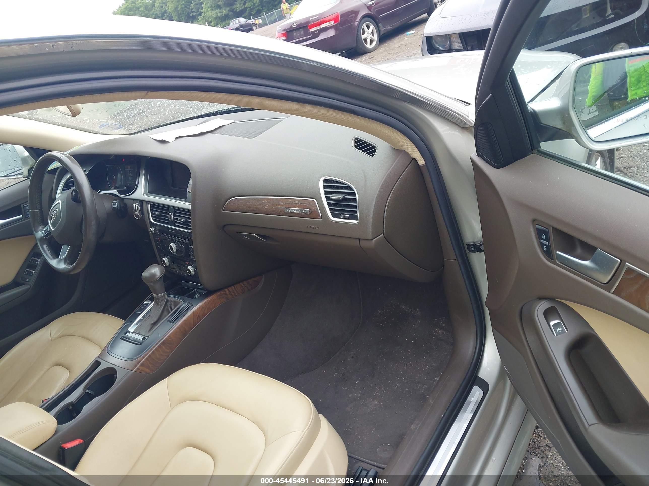 2015 Audi A4 2.0t Premium Champagne vin: WAUBFAFL9FN032680