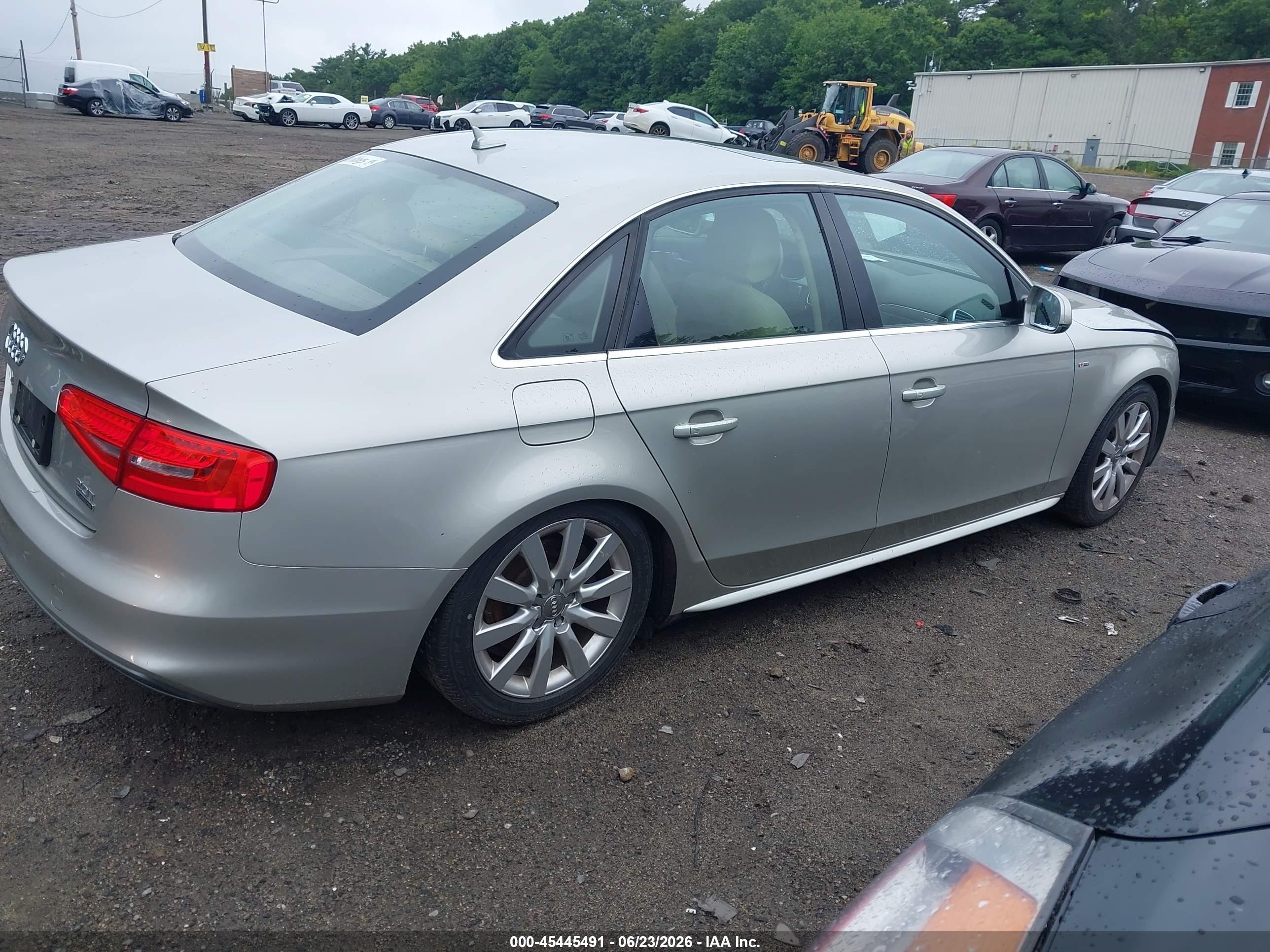 2015 Audi A4 2.0t Premium Champagne vin: WAUBFAFL9FN032680