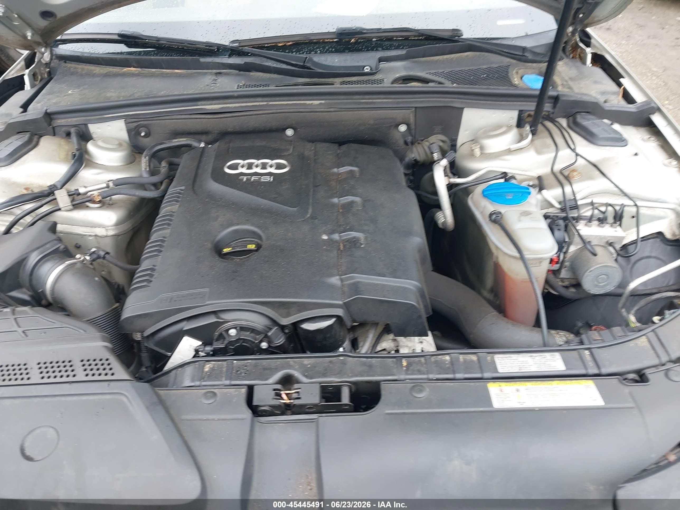 2015 Audi A4 2.0t Premium Champagne vin: WAUBFAFL9FN032680