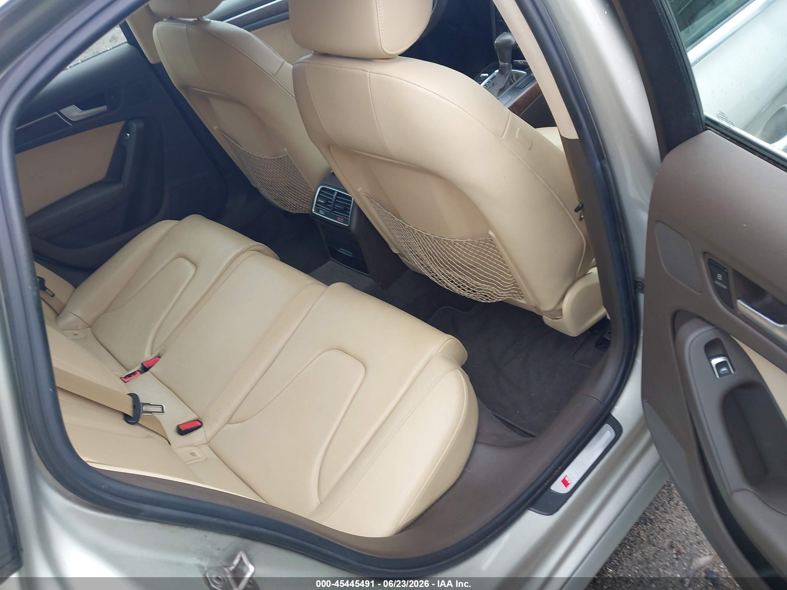2015 Audi A4 2.0t Premium Champagne vin: WAUBFAFL9FN032680