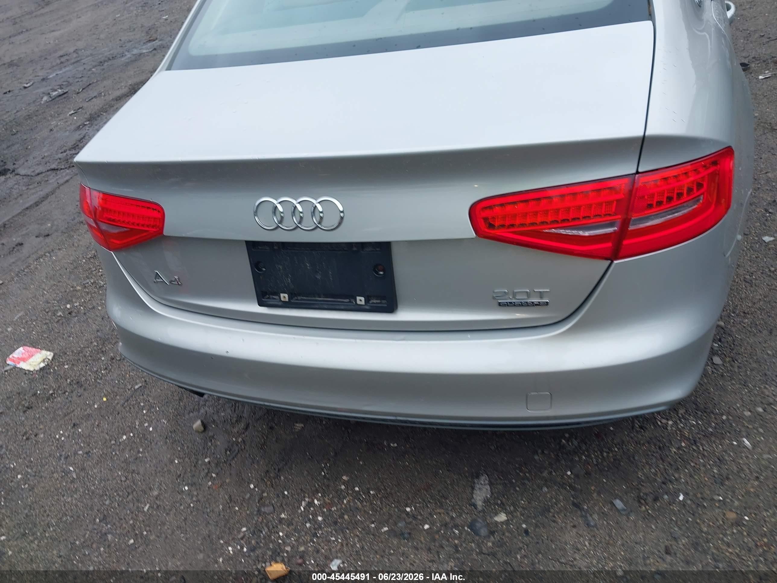 2015 Audi A4 2.0t Premium Champagne vin: WAUBFAFL9FN032680