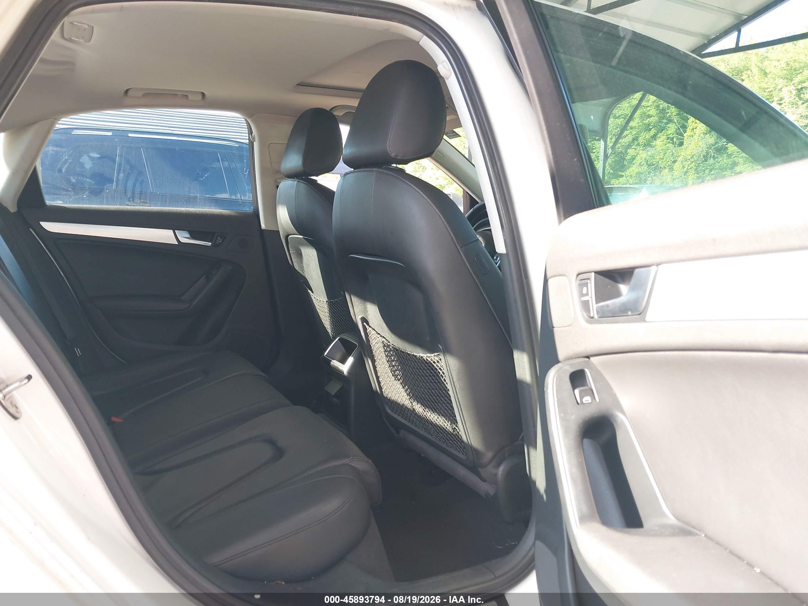 2010 Audi A4 2.0t Premium White vin: WAUBFAFLXAN031238