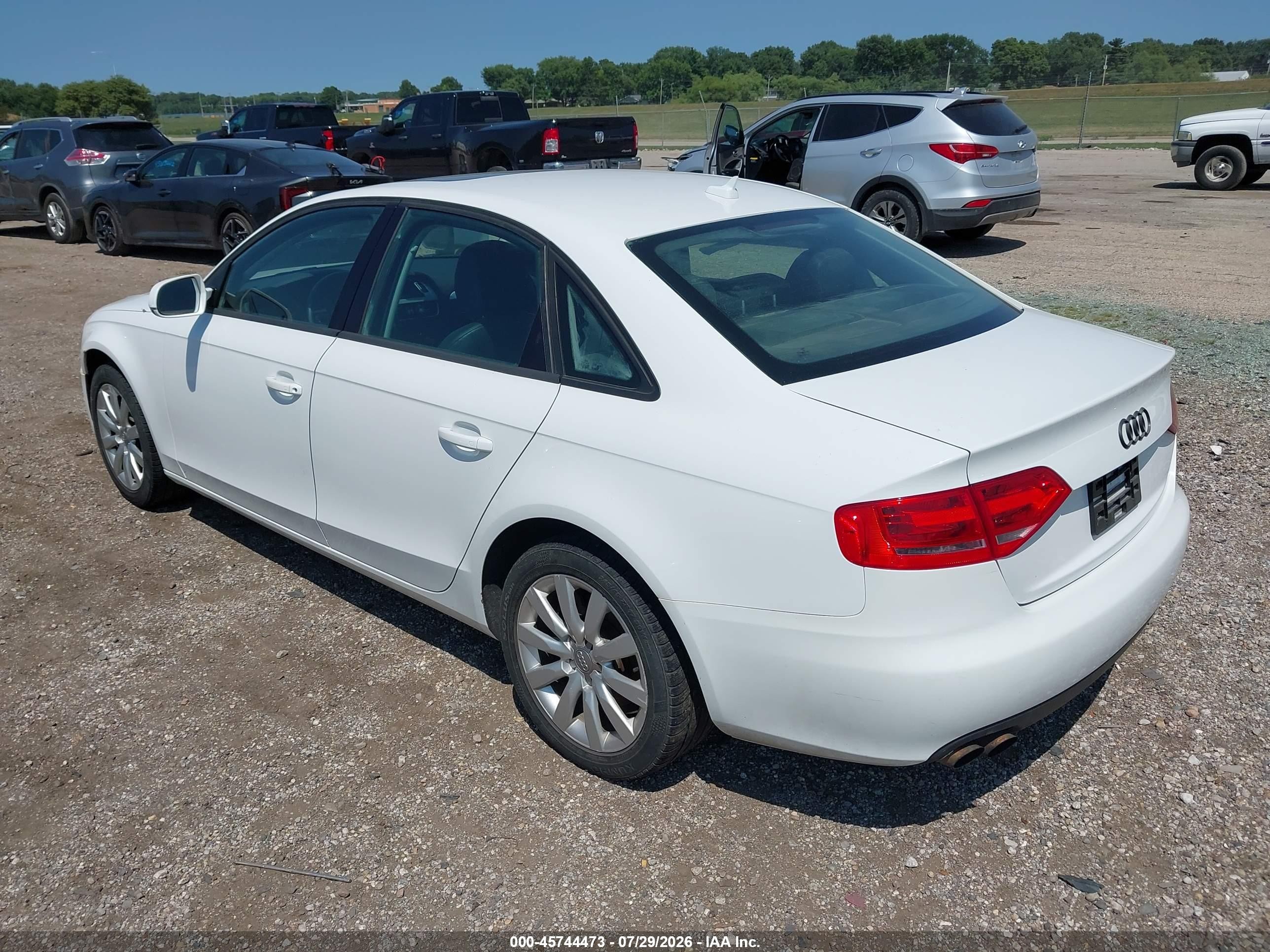 2012 Audi A4 2.0t Premium White vin: WAUBFAFLXCA114100