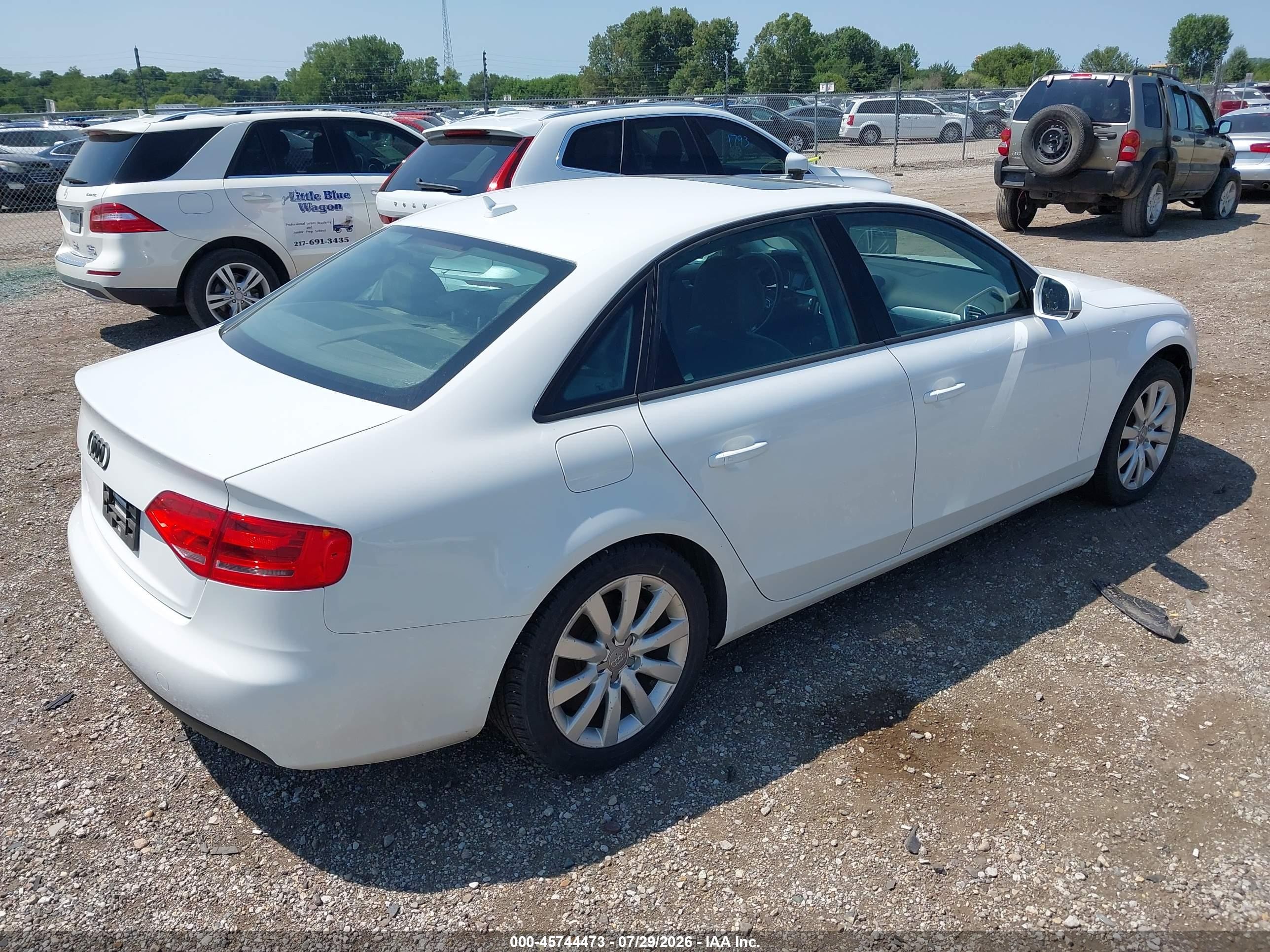 2012 Audi A4 2.0t Premium White vin: WAUBFAFLXCA114100