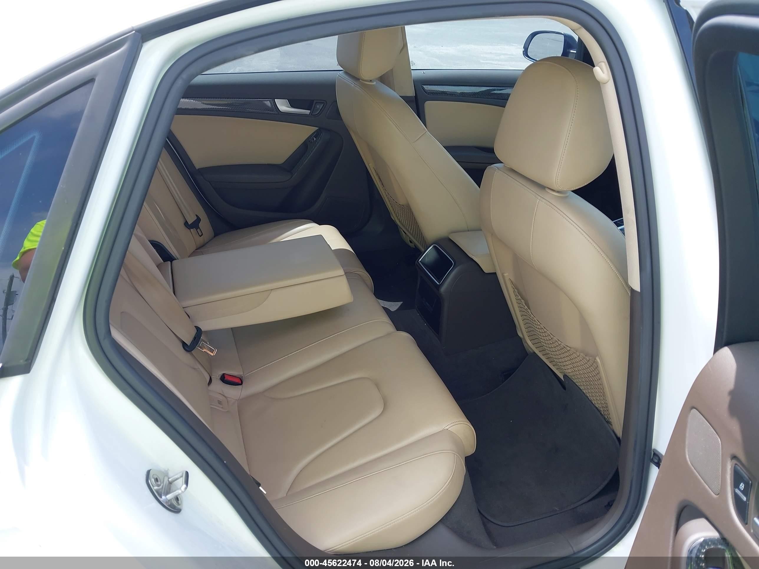 2013 Audi A4 2.0t Premium White vin: WAUBFAFLXDN030613