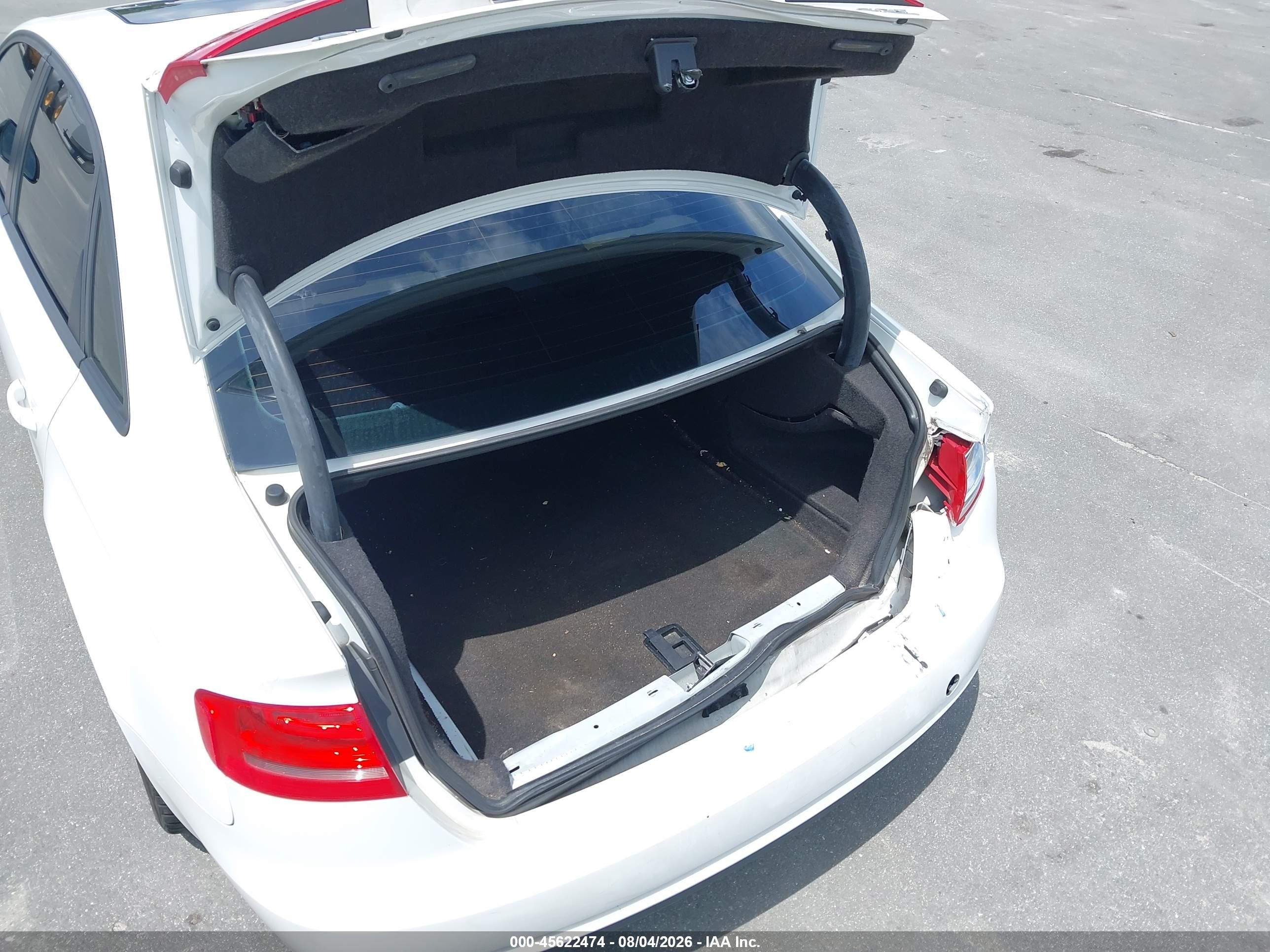 2013 Audi A4 2.0t Premium White vin: WAUBFAFLXDN030613