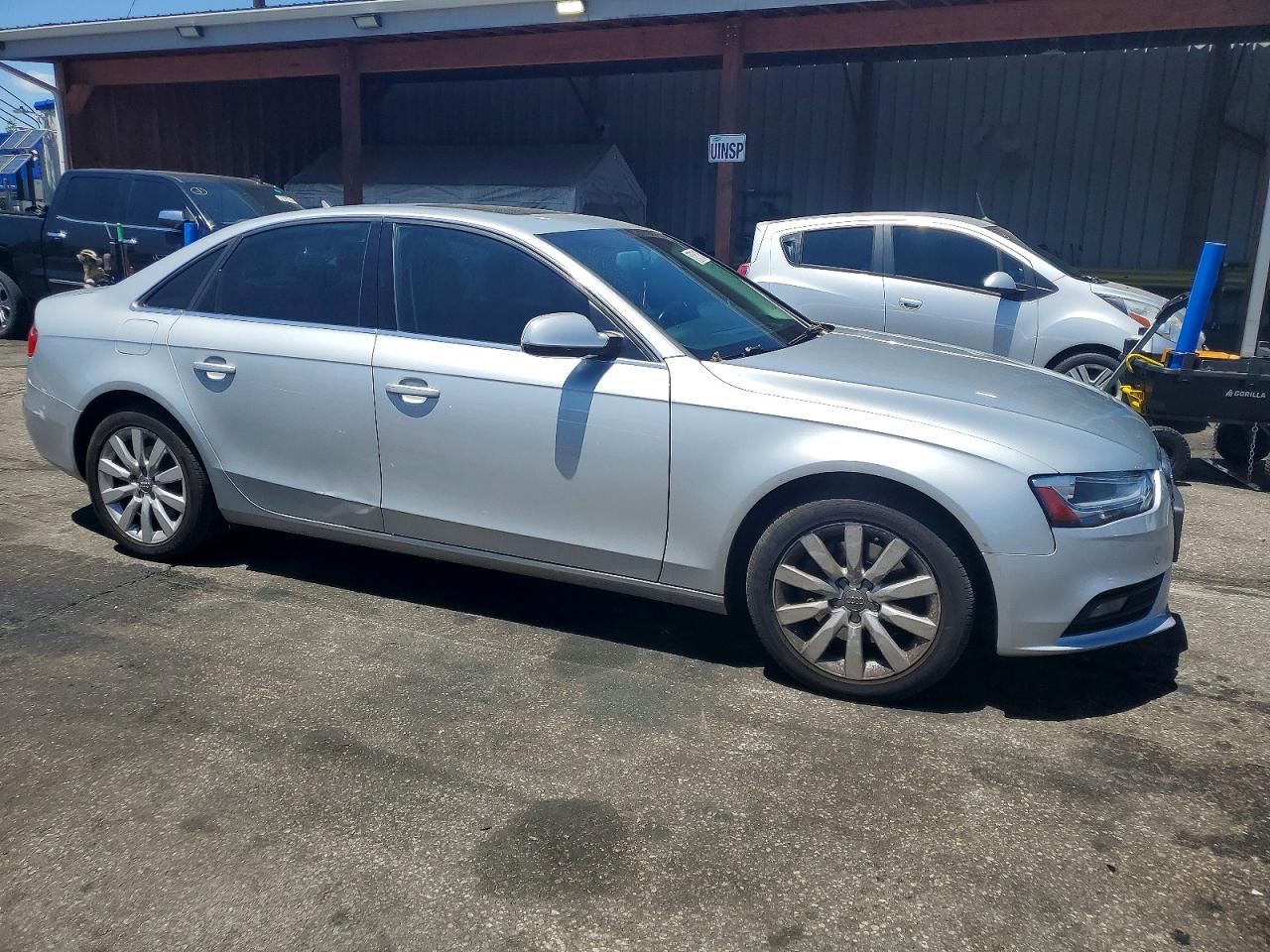 2013 Audi A4 Premium Silver vin: WAUBFAFLXDN035164