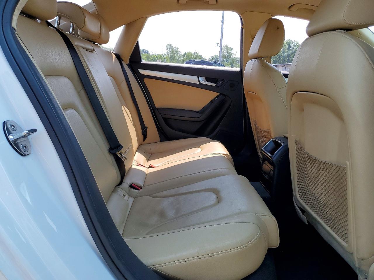 2014 Audi A4 Premium White vin: WAUBFAFLXEA045265