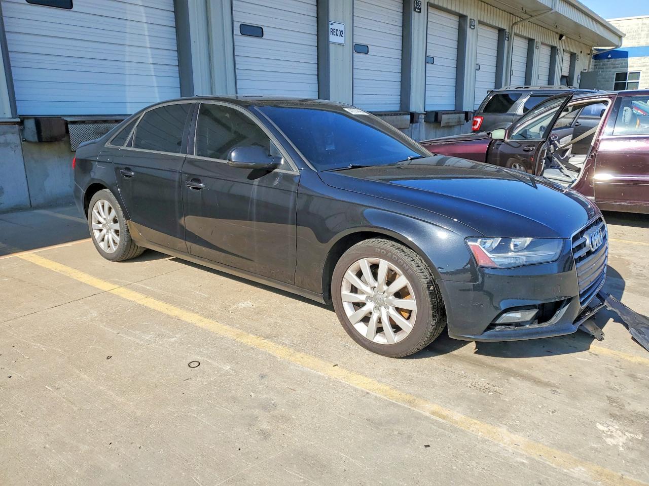 2014 Audi A4 Premium Черный vin: WAUBFAFLXEN000853