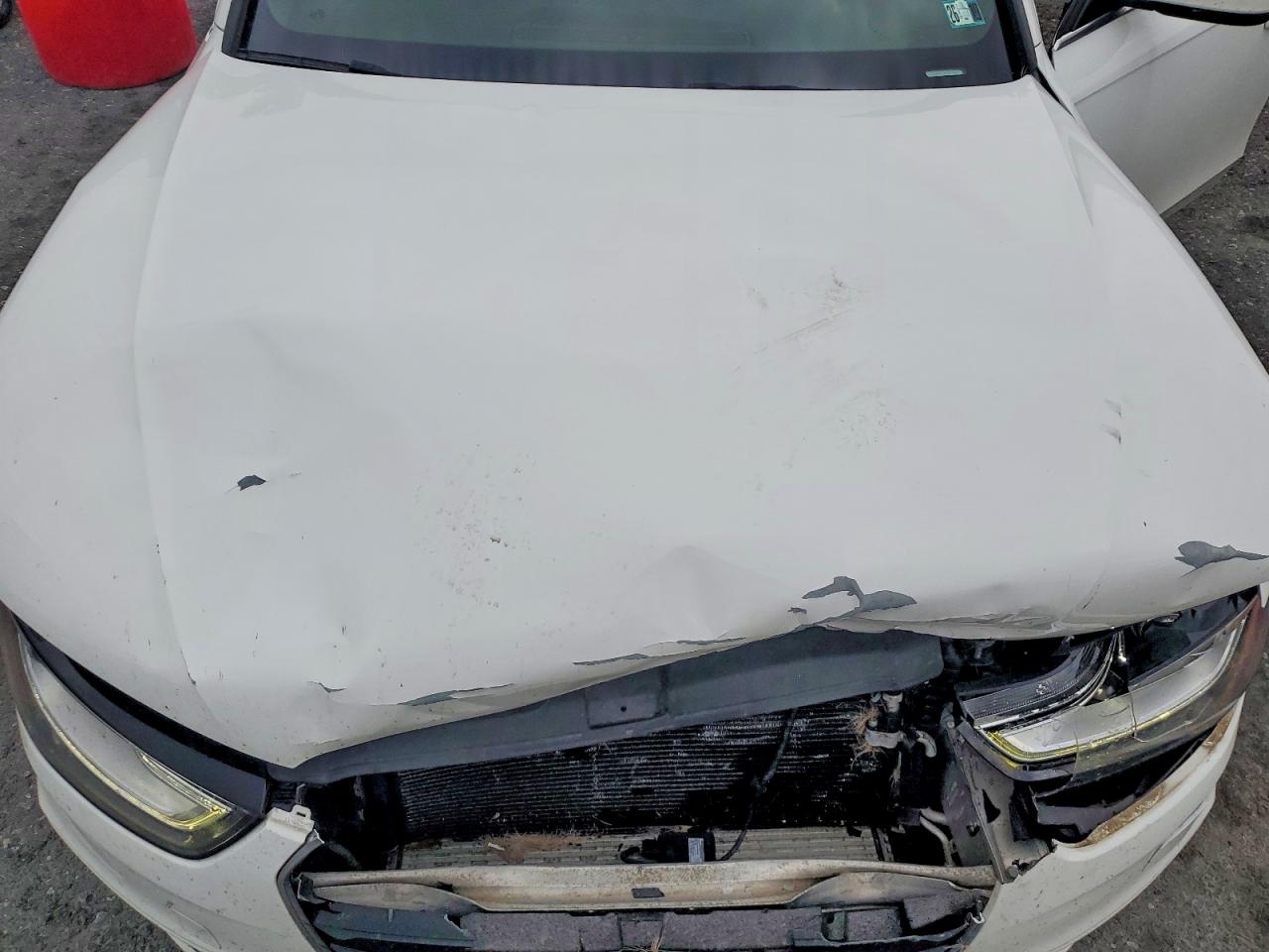2015 Audi A4 Premium White vin: WAUBFAFLXFA016642