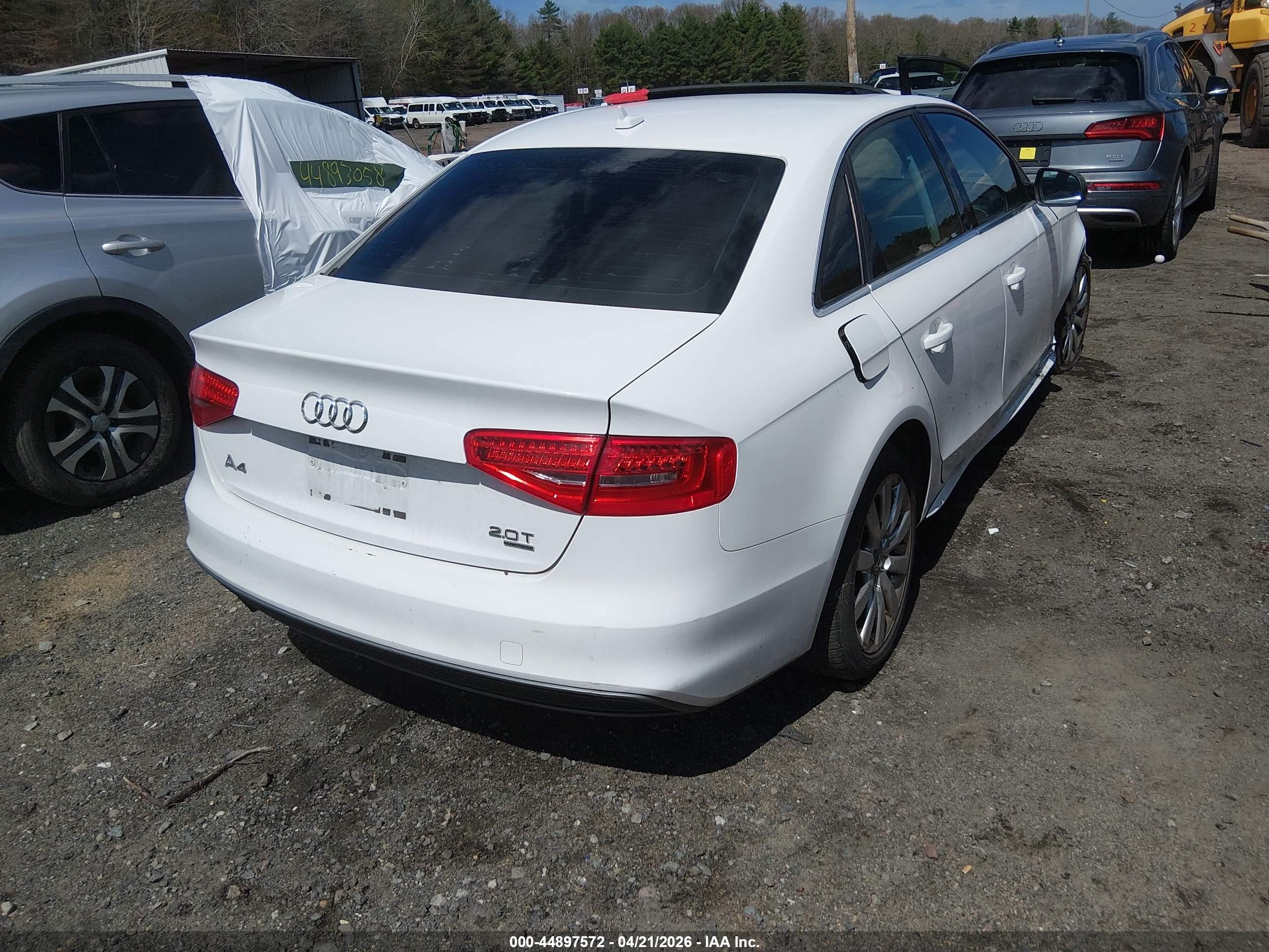 2015 Audi A4 2.0t Premium White vin: WAUBFAFLXFN010767