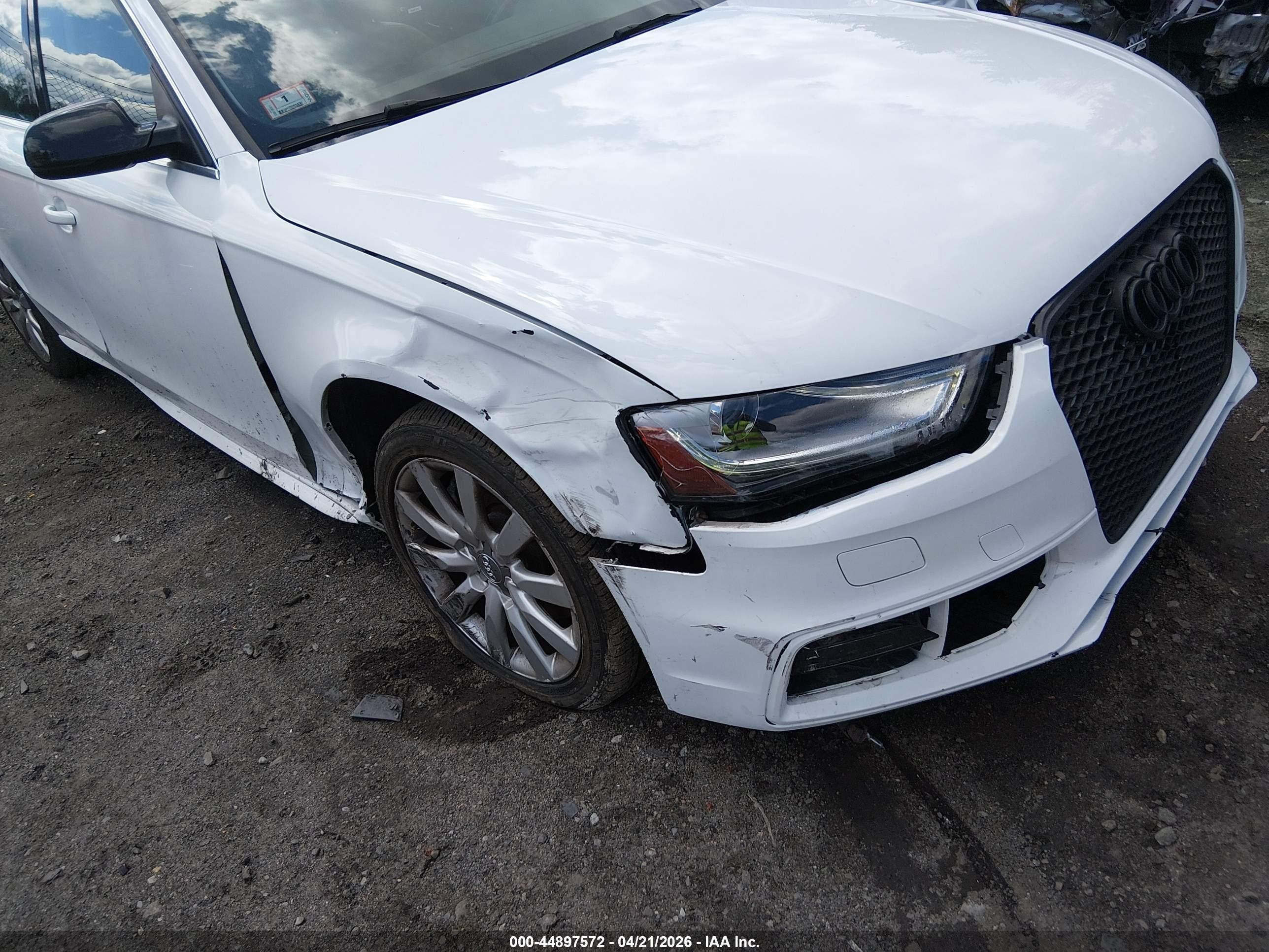 2015 Audi A4 2.0t Premium White vin: WAUBFAFLXFN010767