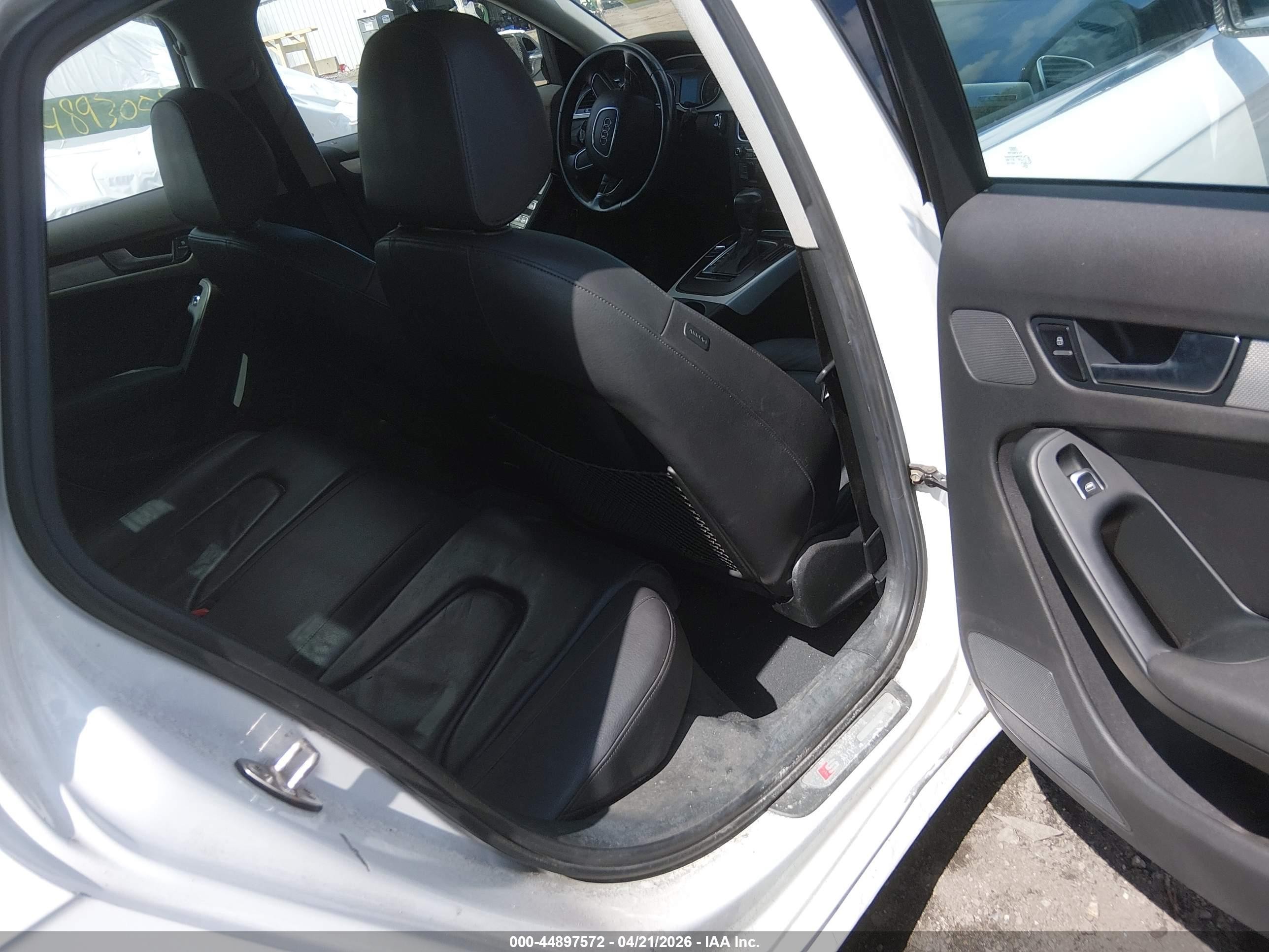 2015 Audi A4 2.0t Premium White vin: WAUBFAFLXFN010767