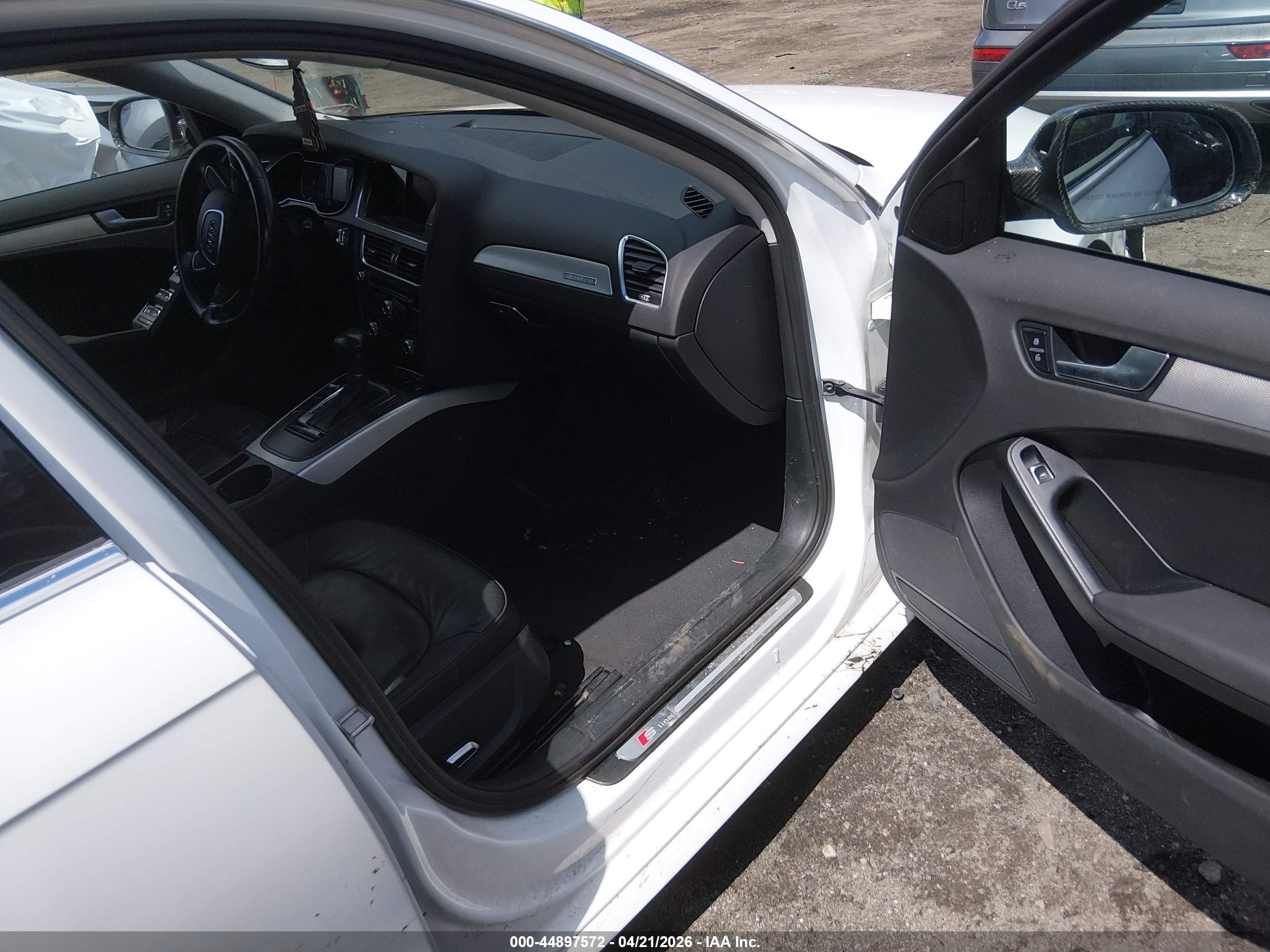 2015 Audi A4 2.0t Premium White vin: WAUBFAFLXFN010767