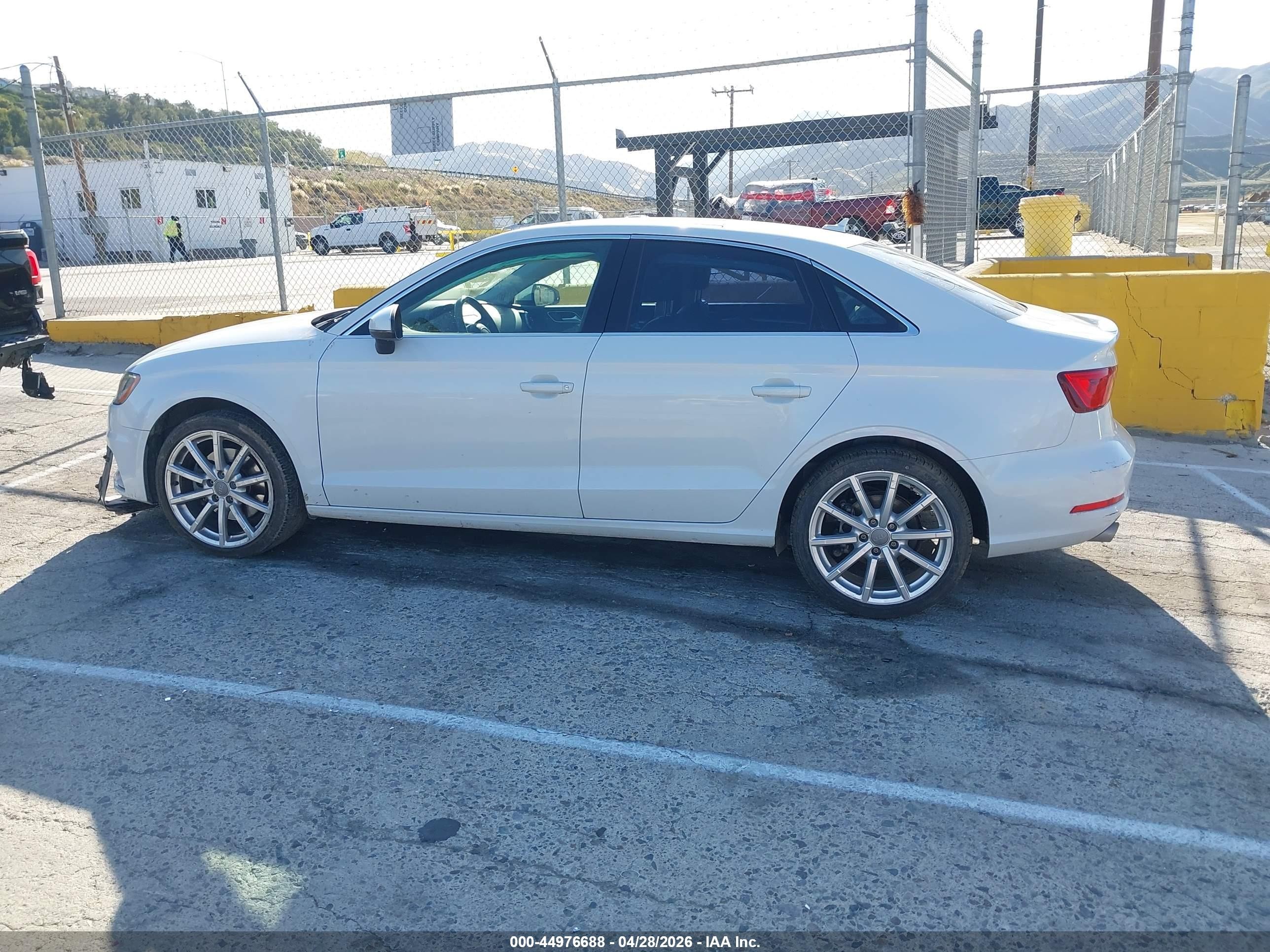 2015 Audi A3 2.0t Premium White vin: WAUBFGFF1F1029406