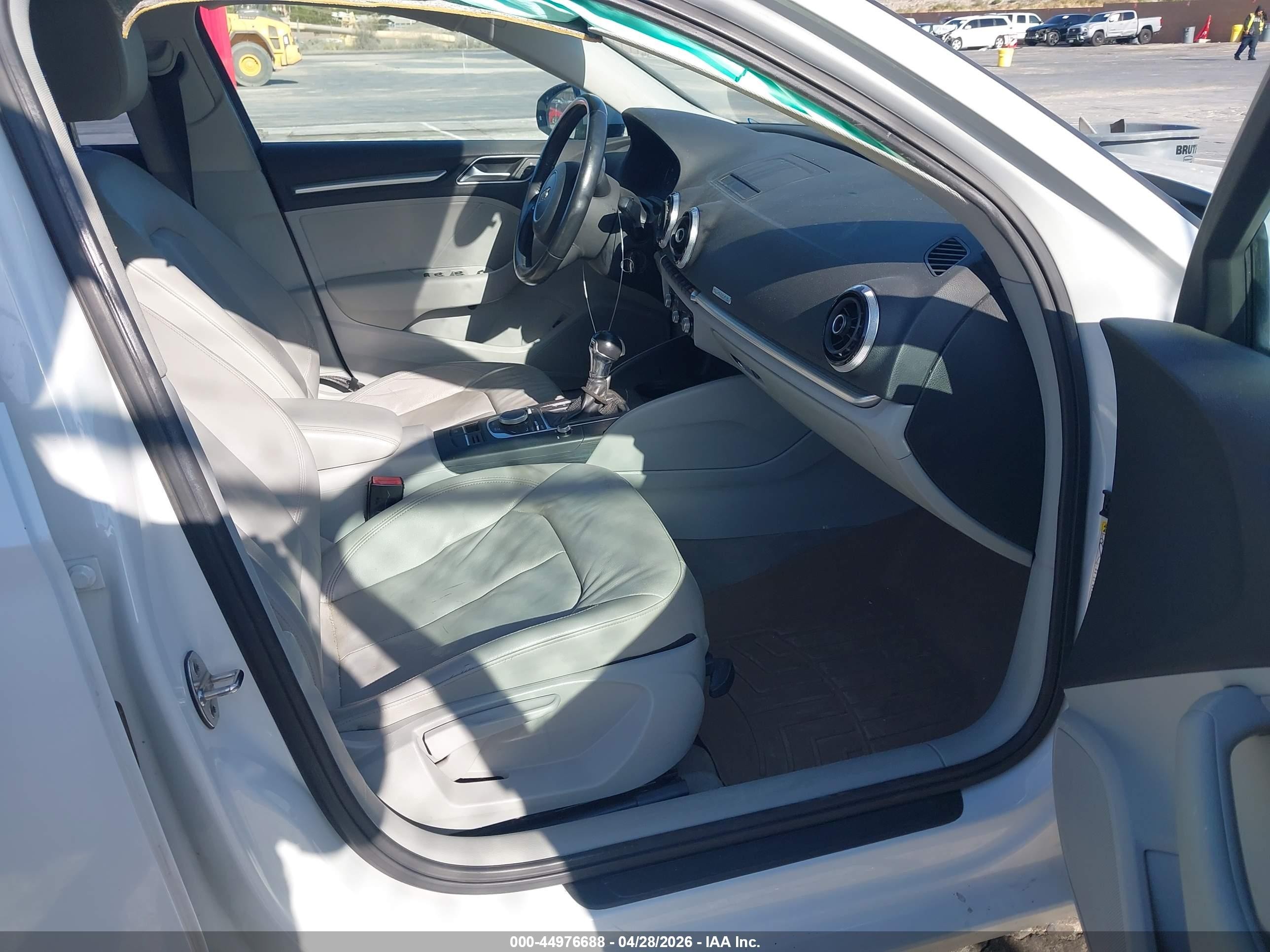 2015 Audi A3 2.0t Premium White vin: WAUBFGFF1F1029406