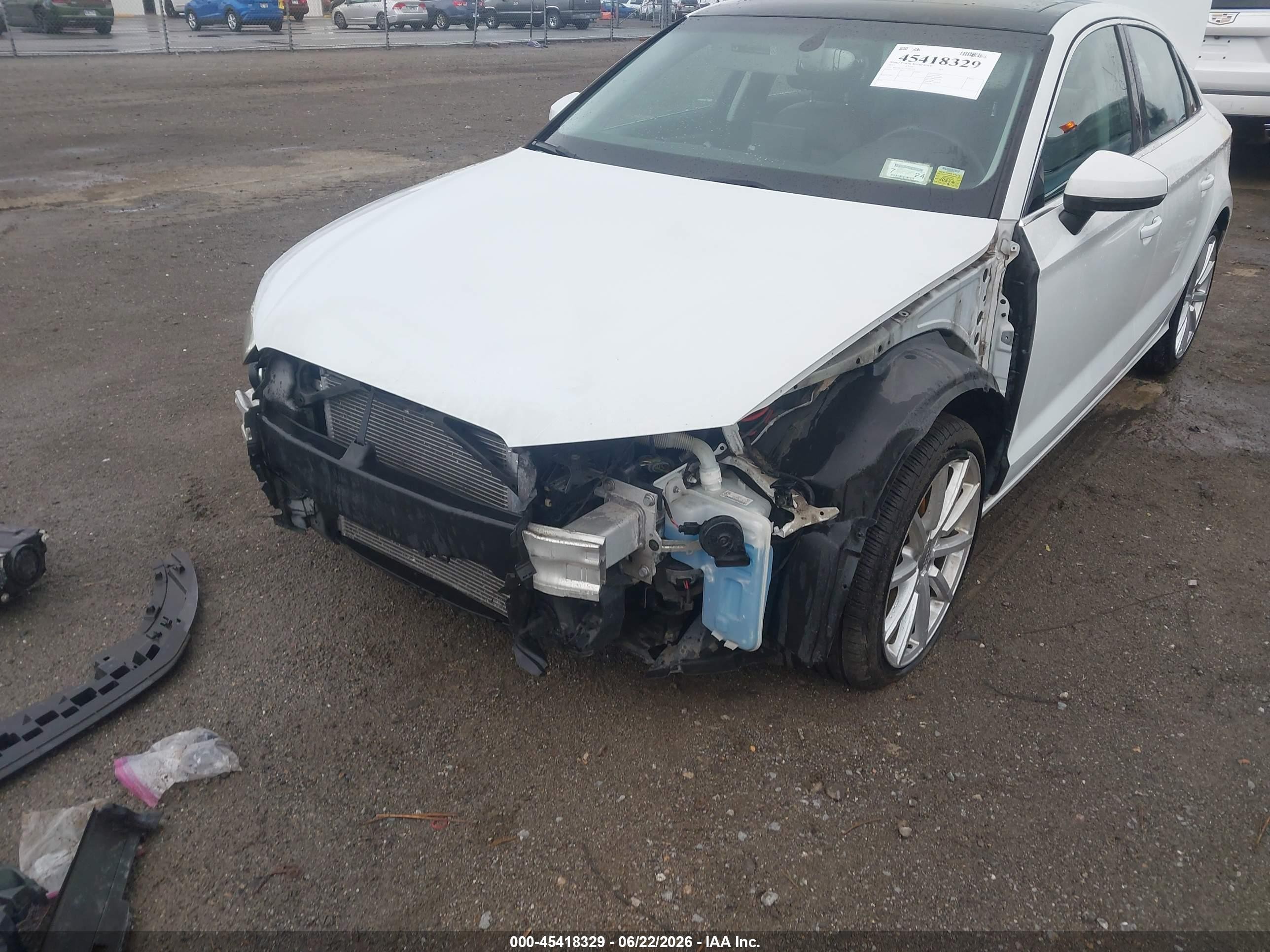 2015 Audi A3 2.0t Premium Белый vin: WAUBFGFF1F1043029