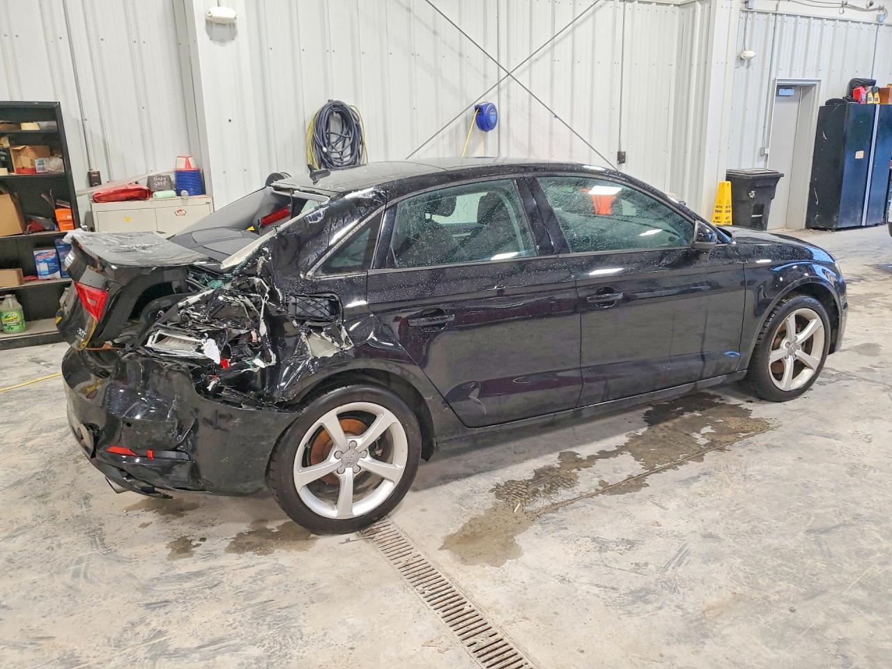2015 Audi A3 Premium Черный vin: WAUBFGFF2F1077870