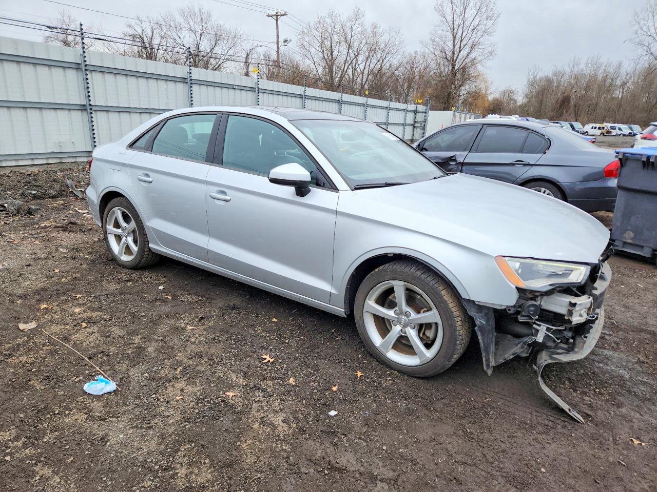 2015 Audi A3 Premium Серебряный vin: WAUBFGFF3F1011845