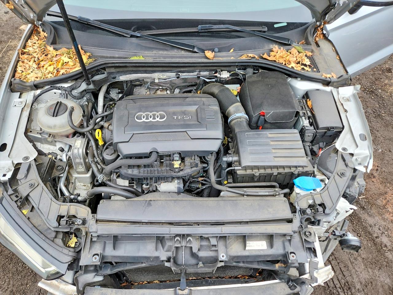 2015 Audi A3 Premium Серебряный vin: WAUBFGFF3F1011845