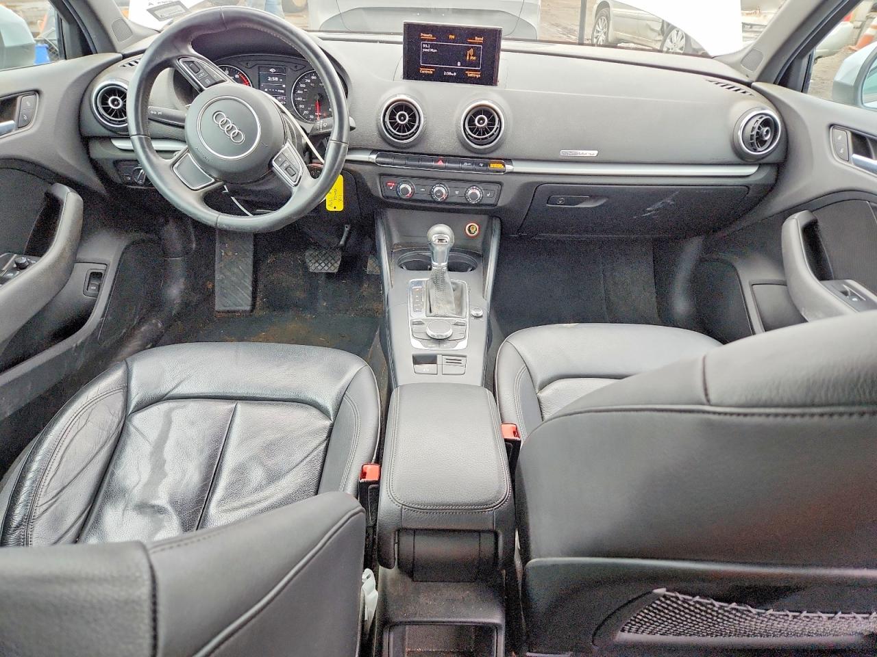 2015 Audi A3 Premium Серебряный vin: WAUBFGFF3F1011845