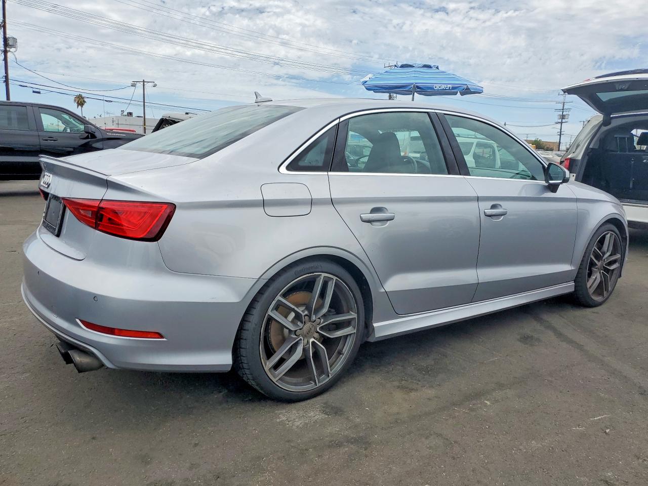 2015 Audi A3 Premium Серебряный vin: WAUBFGFF3F1134836