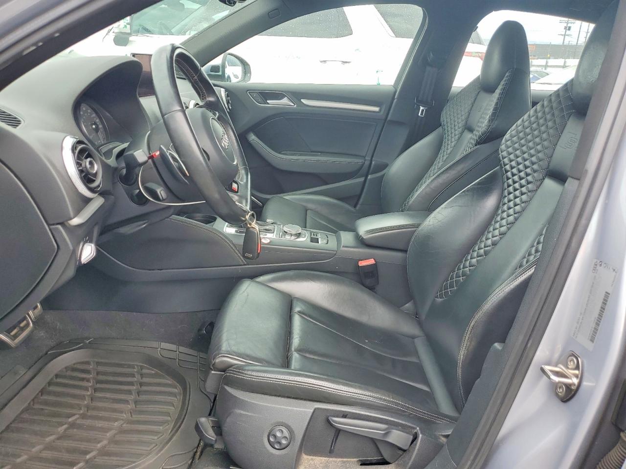 2015 Audi A3 Premium Серебряный vin: WAUBFGFF3F1134836