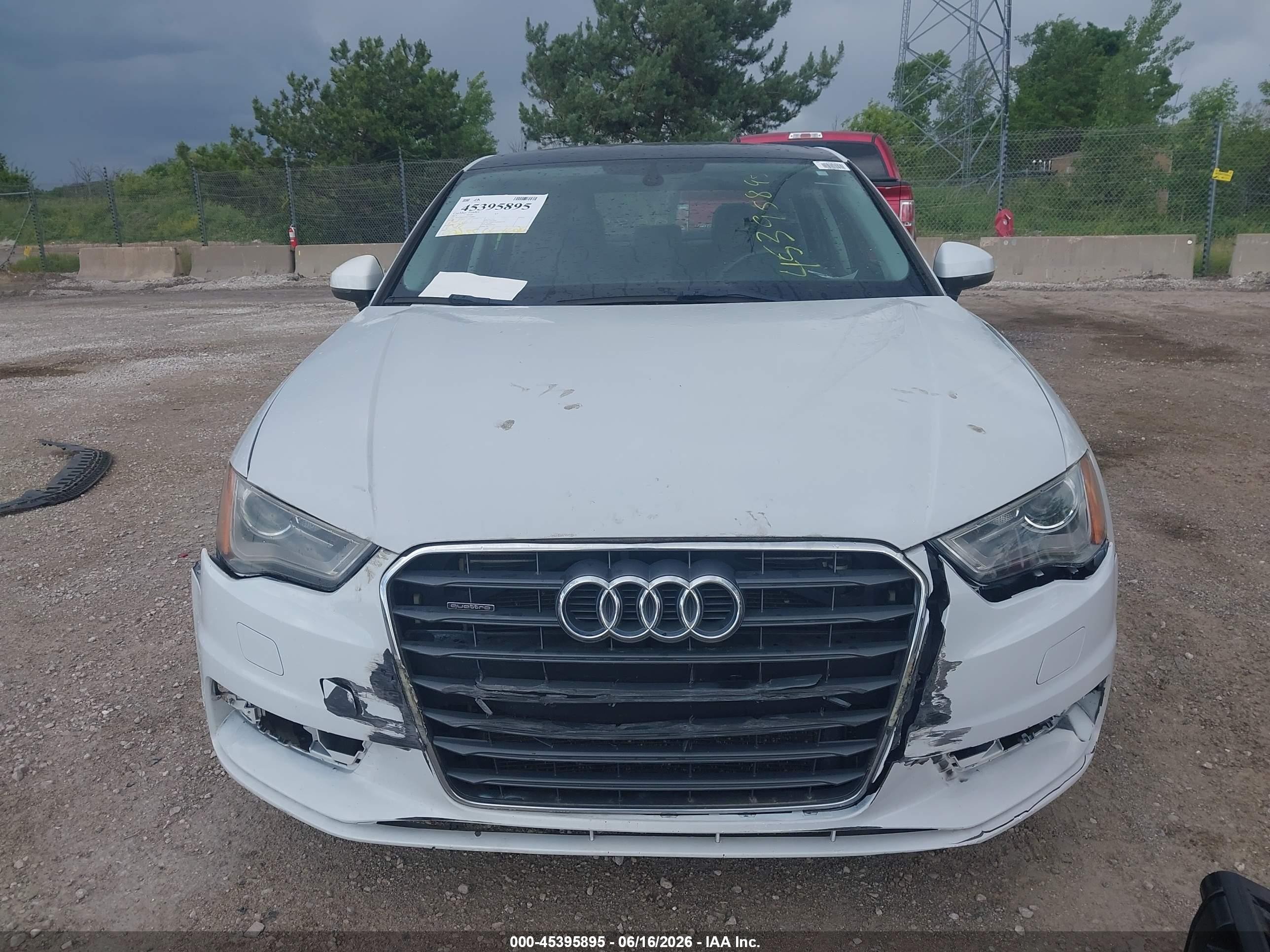 2015 Audi A3 2.0t Premium Белый vin: WAUBFGFF4F1129502