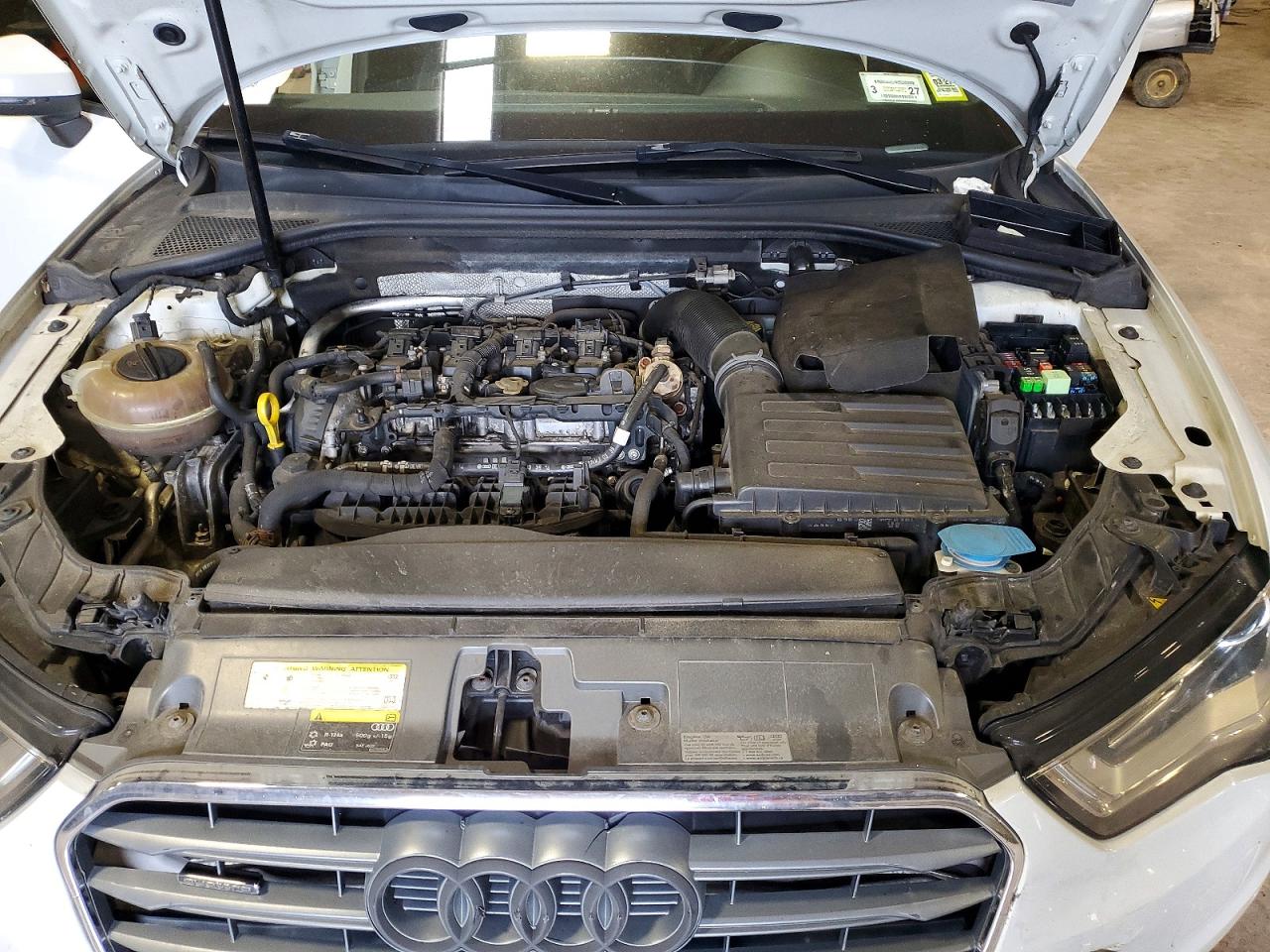 2015 Audi A3 Premium Белый vin: WAUBFGFF5F1067964