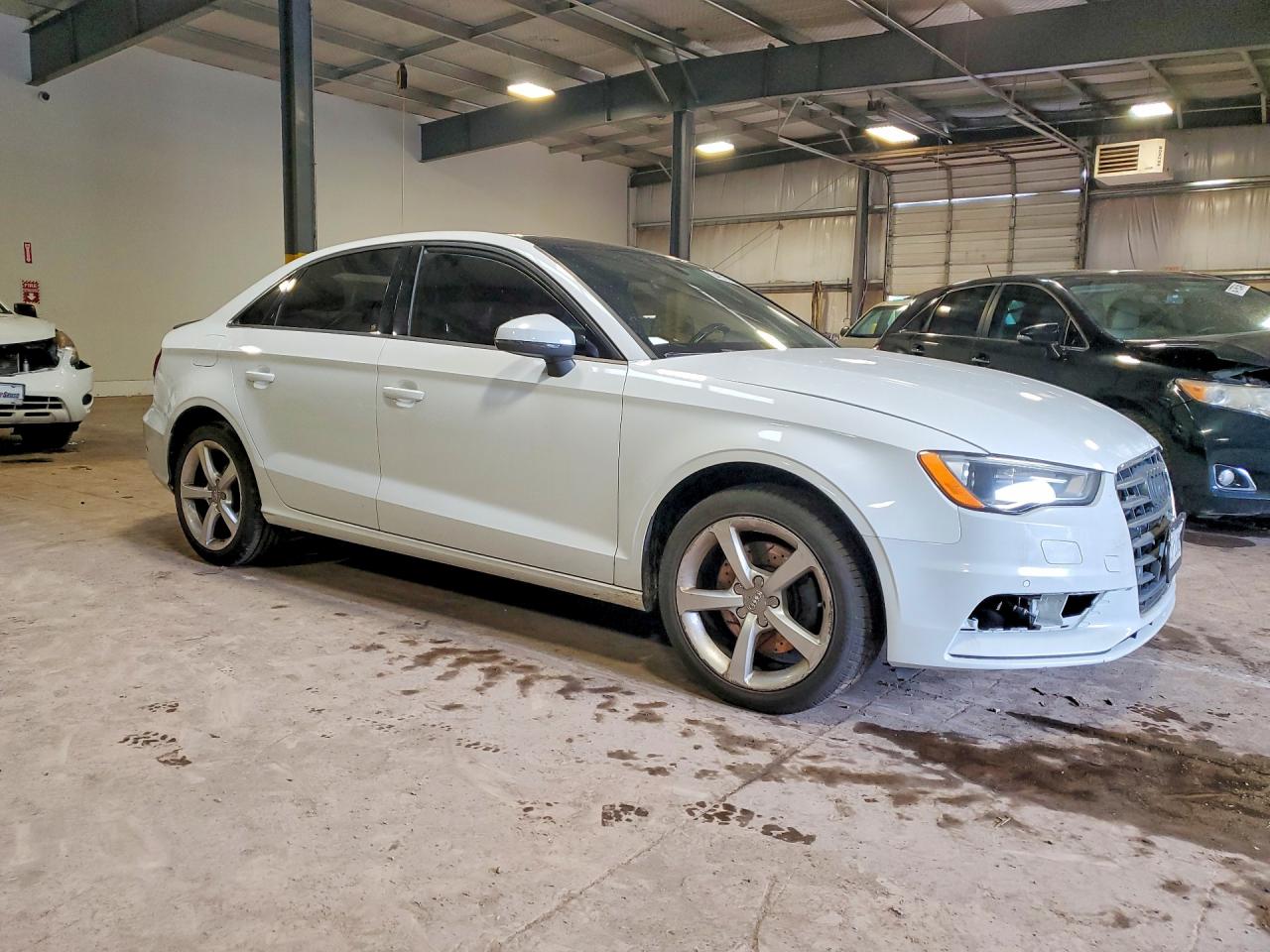 2015 Audi A3 Premium Белый vin: WAUBFGFF5F1067964