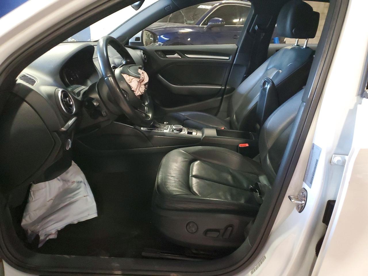 2015 Audi A3 Premium Белый vin: WAUBFGFF5F1067964