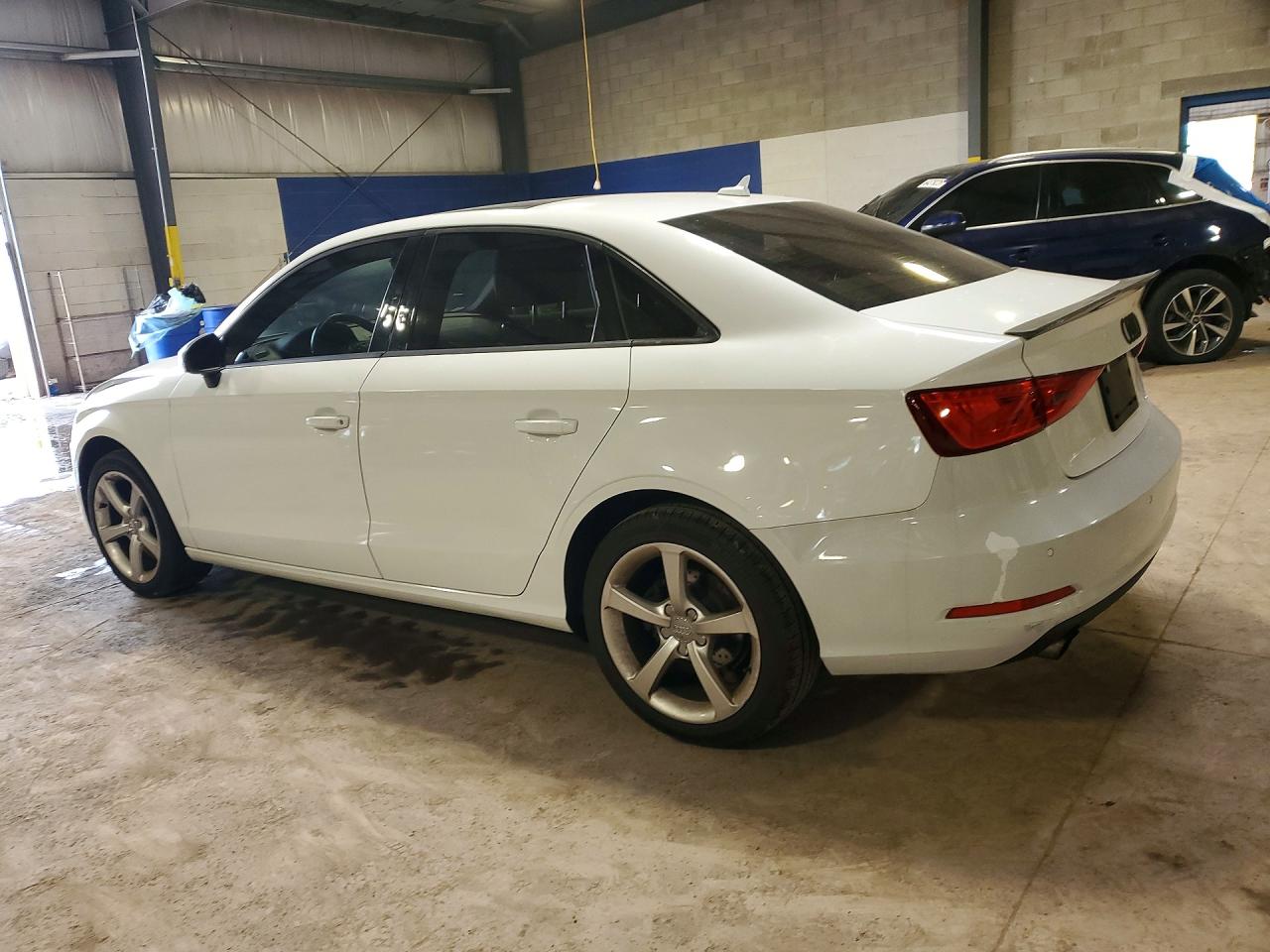 2015 Audi A3 Premium Белый vin: WAUBFGFF5F1067964